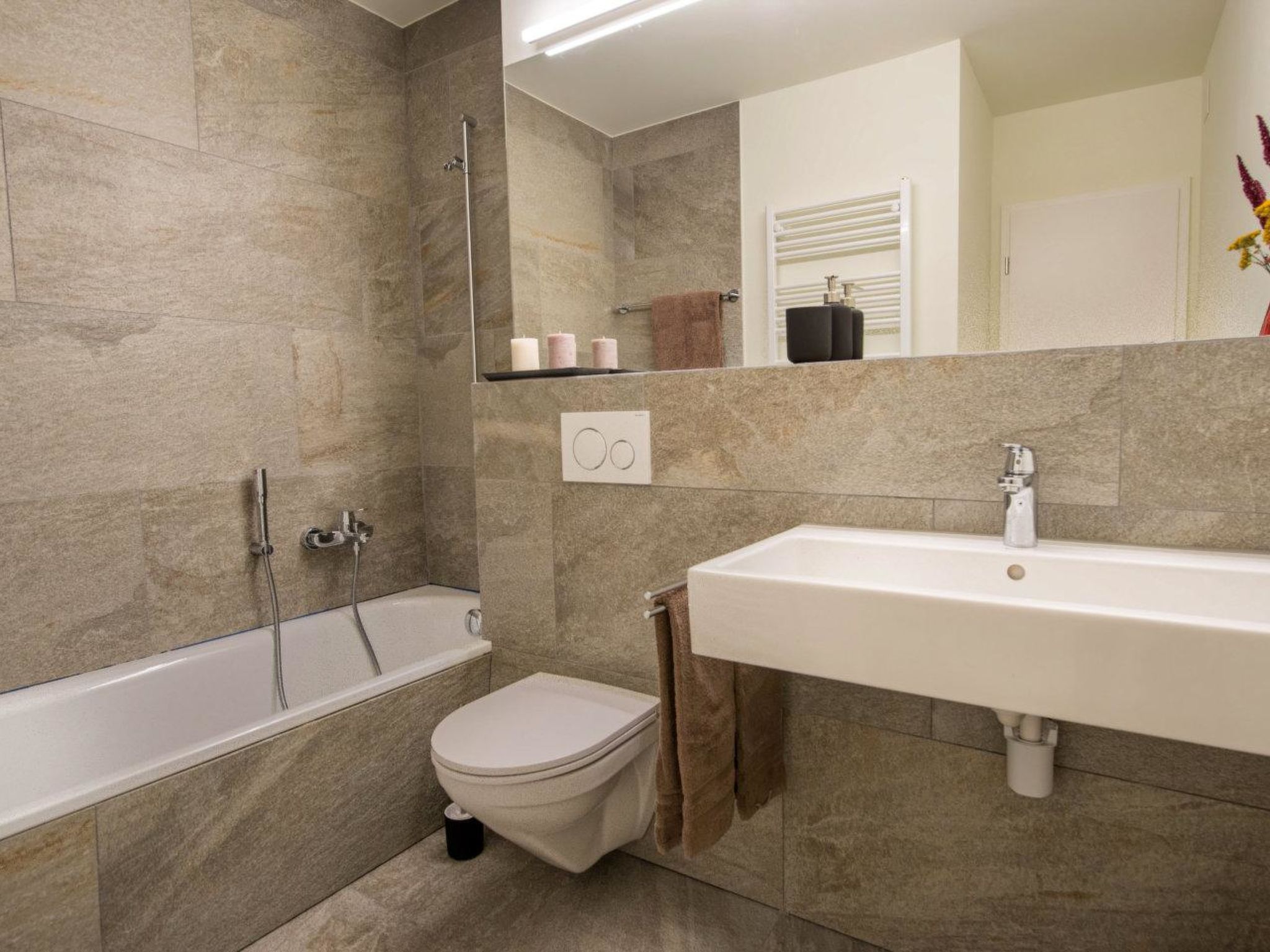 120m2 renovierte Ferienwohnung mit Südbalkon - Dedans