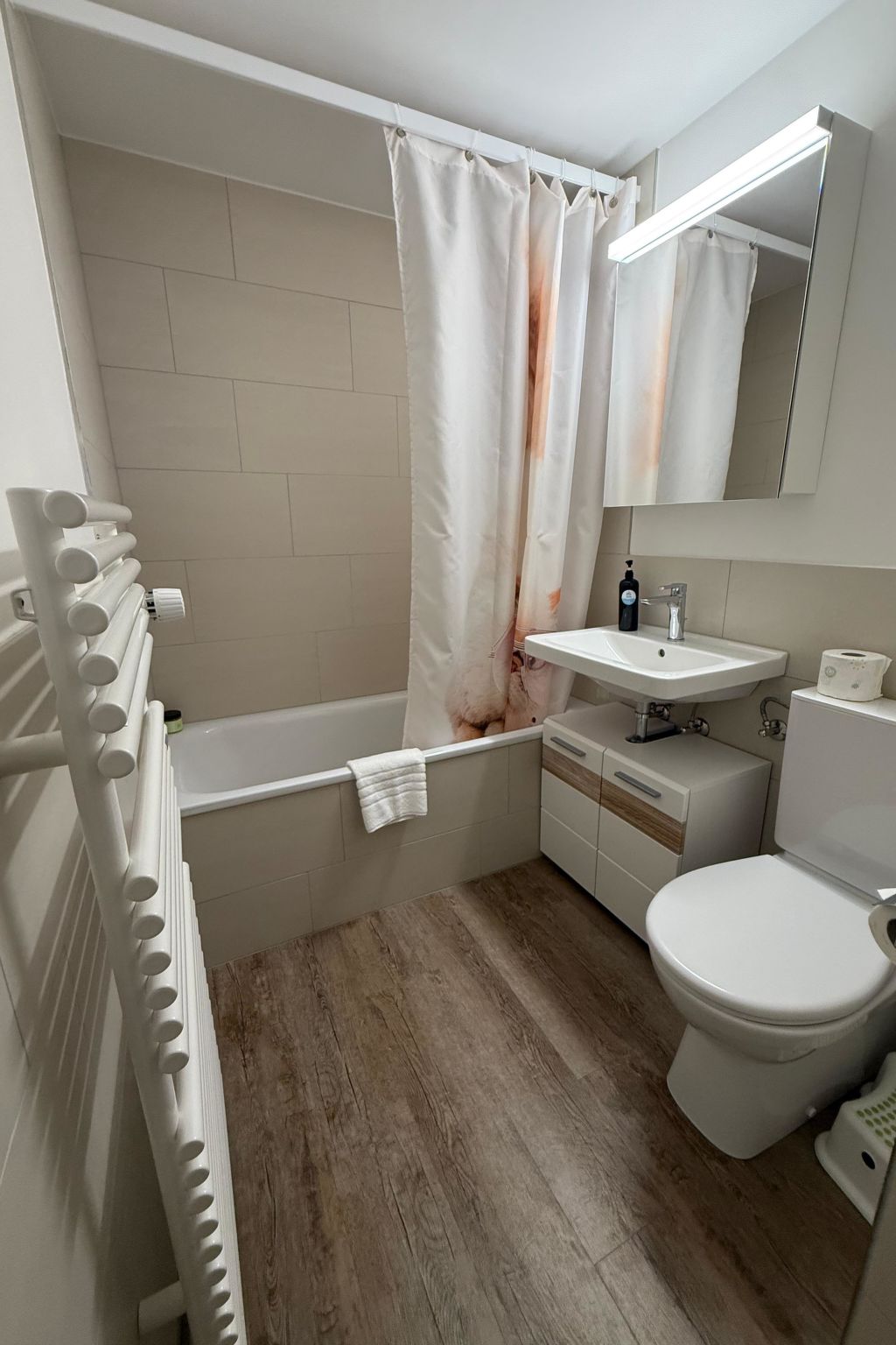Photo of Fortuna 8 by Arosa Holiday Appartement/Fewo, Dusche oder Bad, WC, 4-Bettwohnung