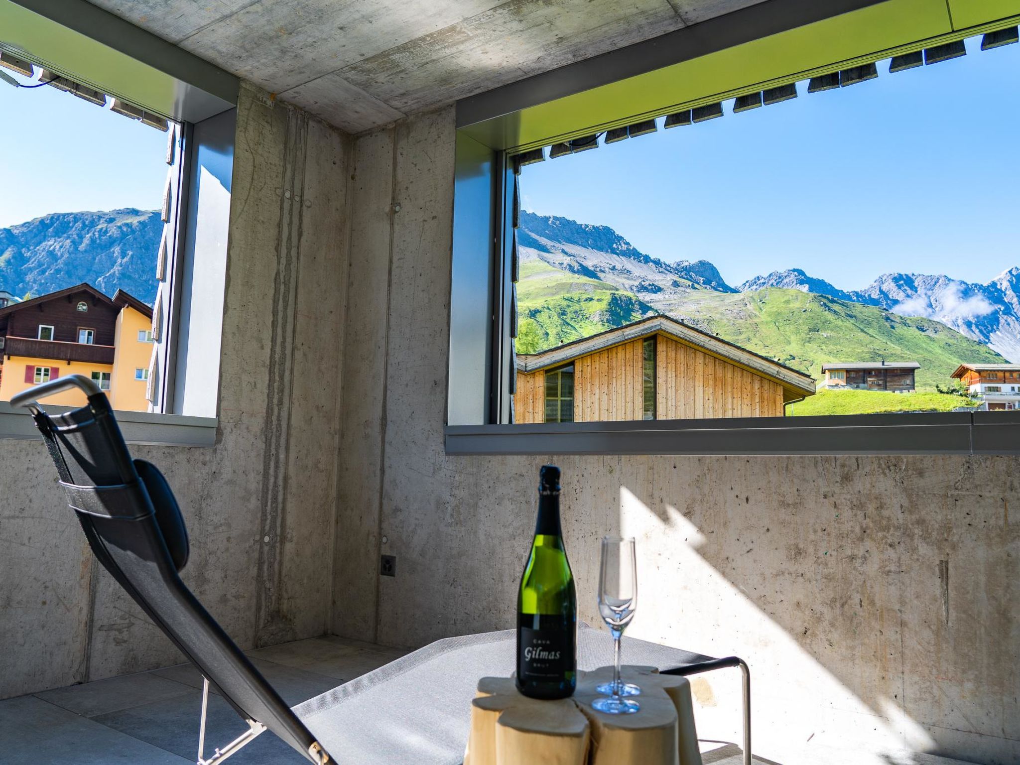 Ferienwohnung mit Loggia, 3 Schlafzimmer & 2 Bäder - Buiten