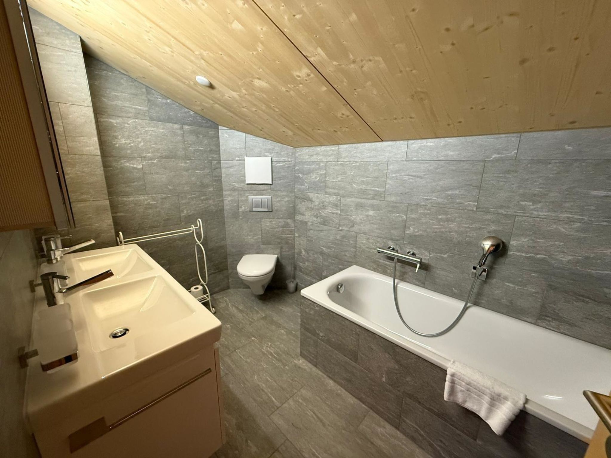 Photo of Furkasunna by Arosa Holiday Appartement/Fewo, Dusche oder Bad, WC, 7-Bettwohnung