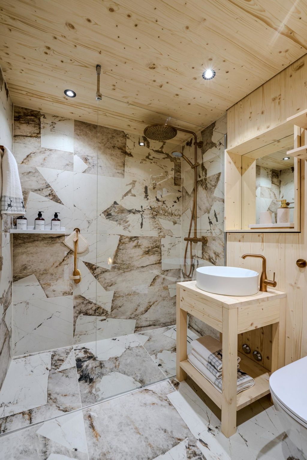 Photo of appartamaint tscherv by Arosa Vacations Appartement/Fewo, Dusche, WC, Seeblick
