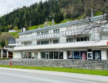 Knus appartement in Churwalden, direct aan de piste met balkon - thumbnail 1