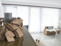 Ruim 6-persoons appartement in Valbella met open haard en balkon - thumbnail 4