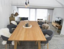 Ruim 6-persoons appartement in Valbella met open haard en balkon - thumbnail 3
