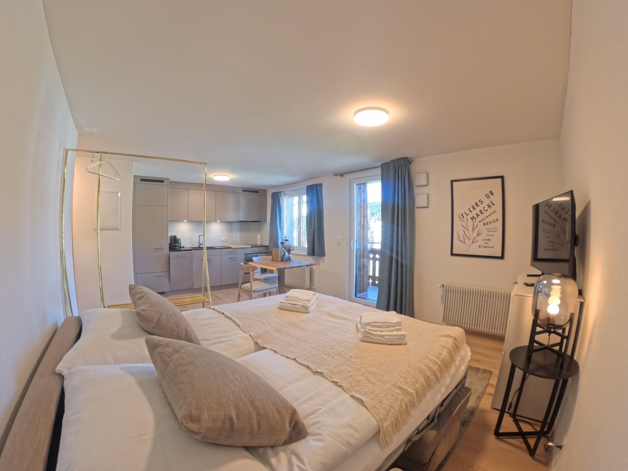 1627 Aurora Studio mit Balkon