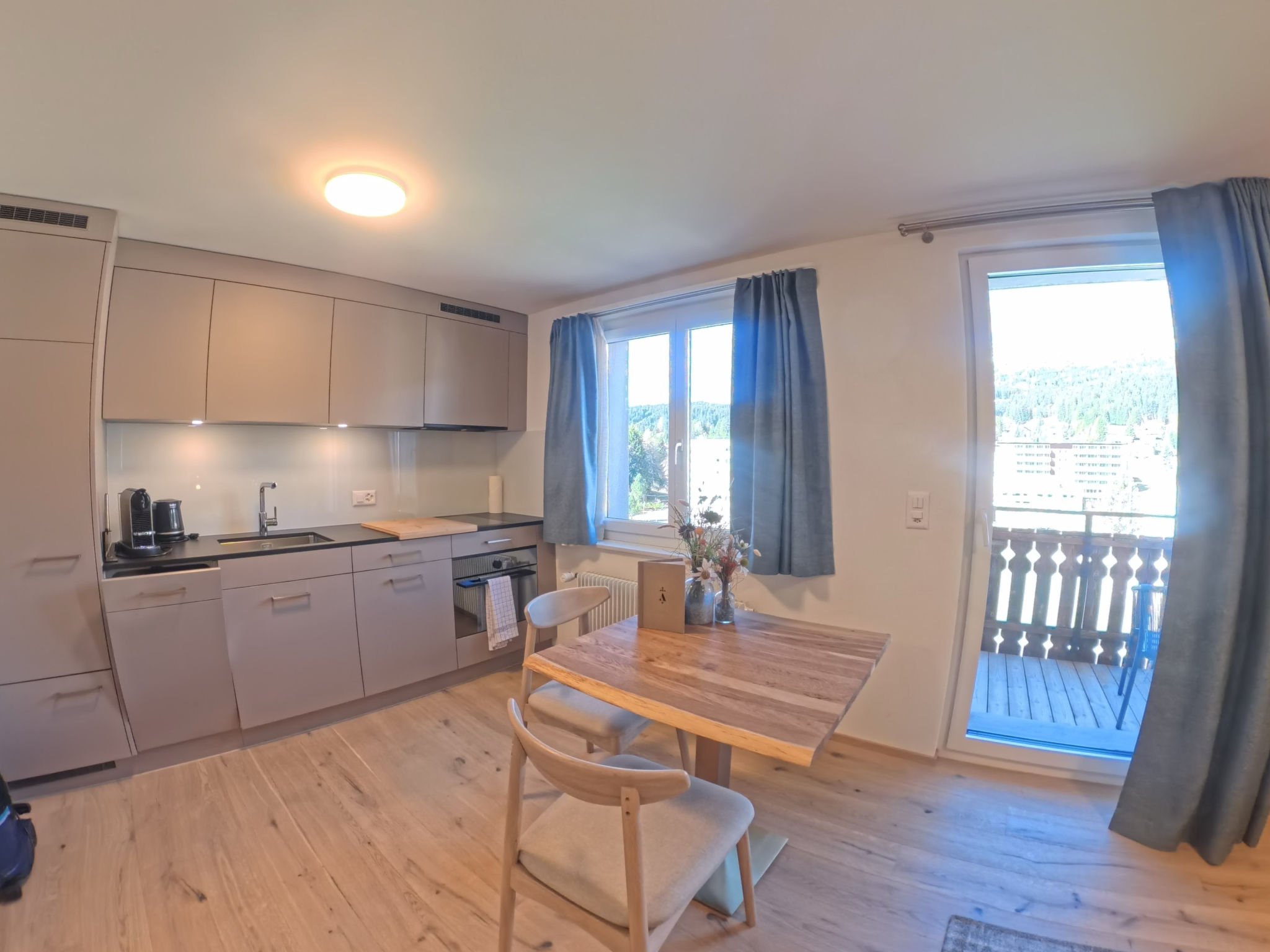 1627 Aurora Studio mit Balkon