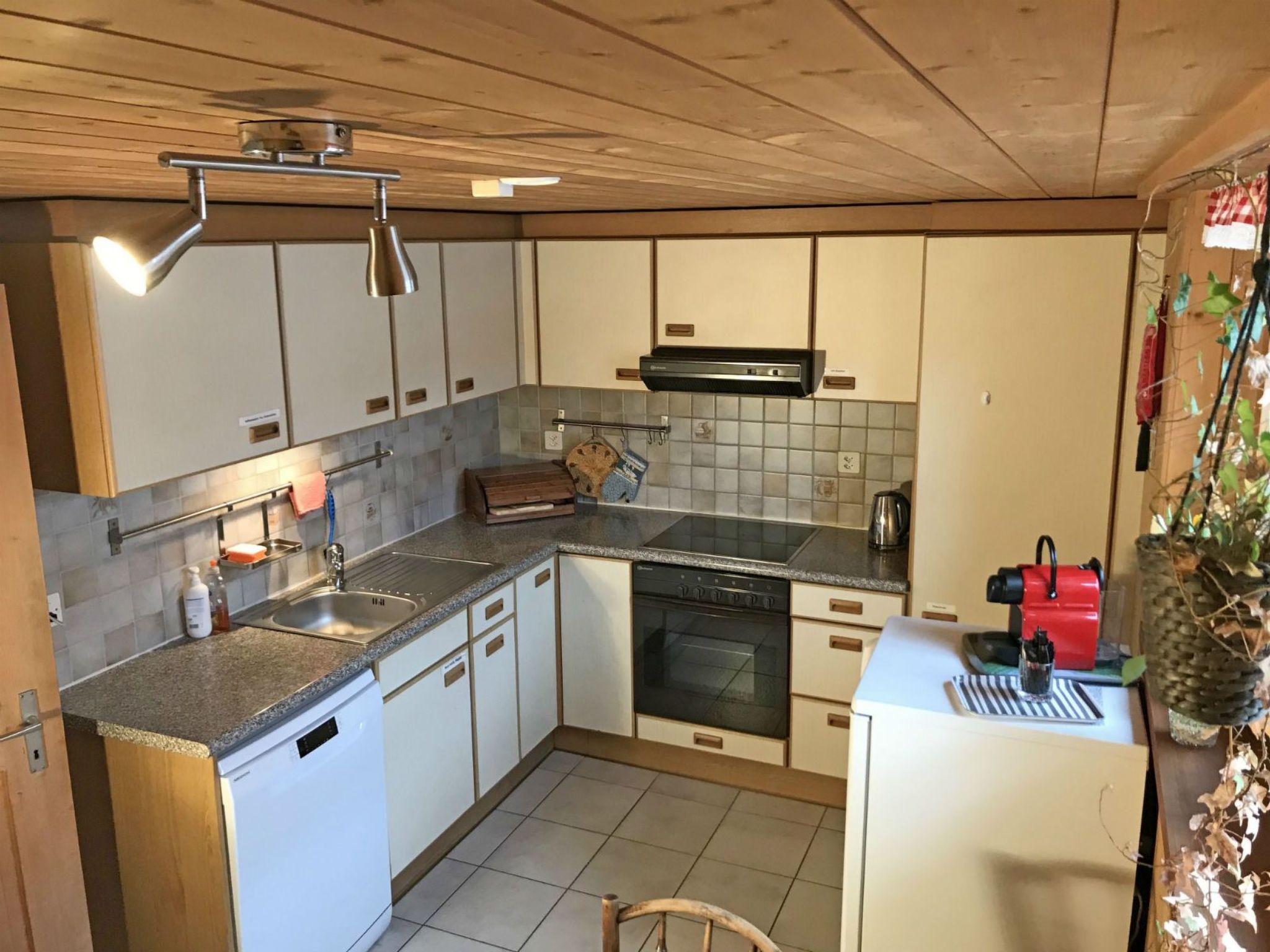 Appartement Bio-Hirschfarm, Versam, (Versam), 04002B – Cuisine et coin repas, photo 7 sur 9
