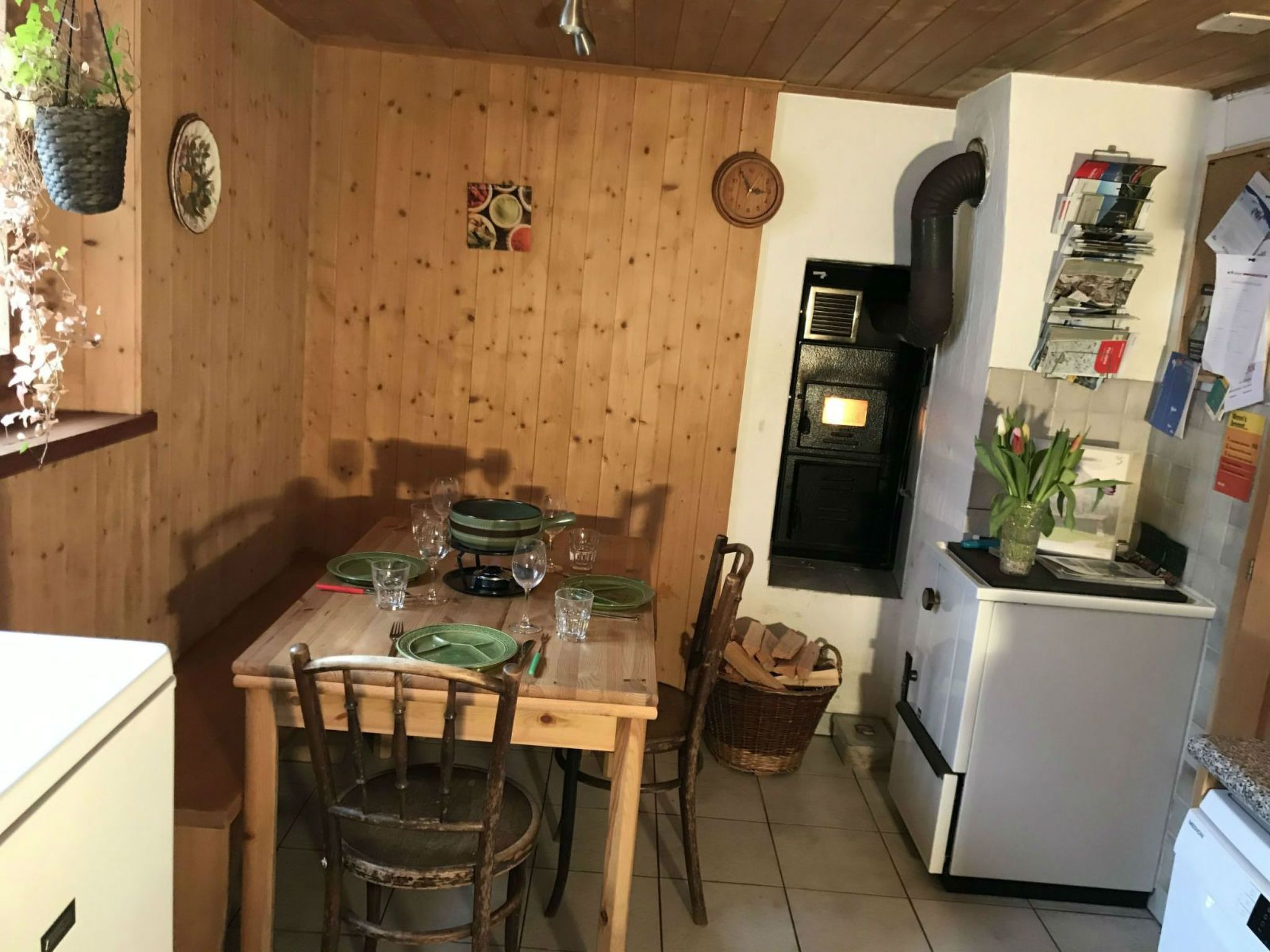 Appartement Bio-Hirschfarm, Versam, (Versam), 04002B – Cuisine et coin repas, photo 8 sur 9