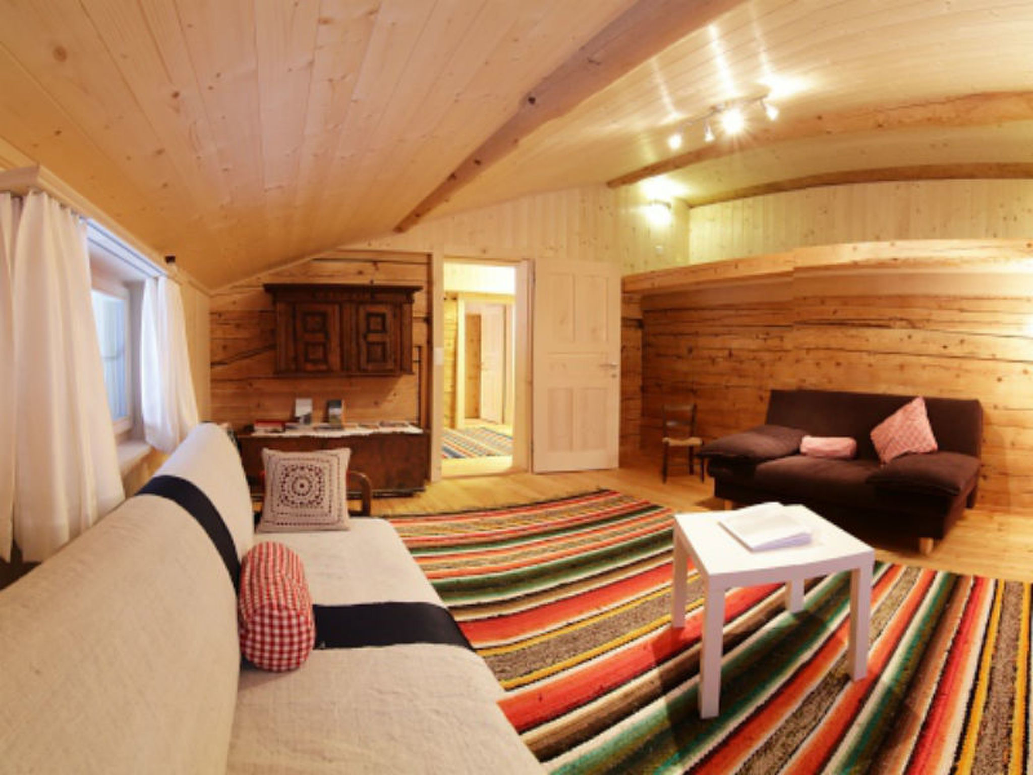 Hof Unterhus, Tenna, (Tenna). - Binnen