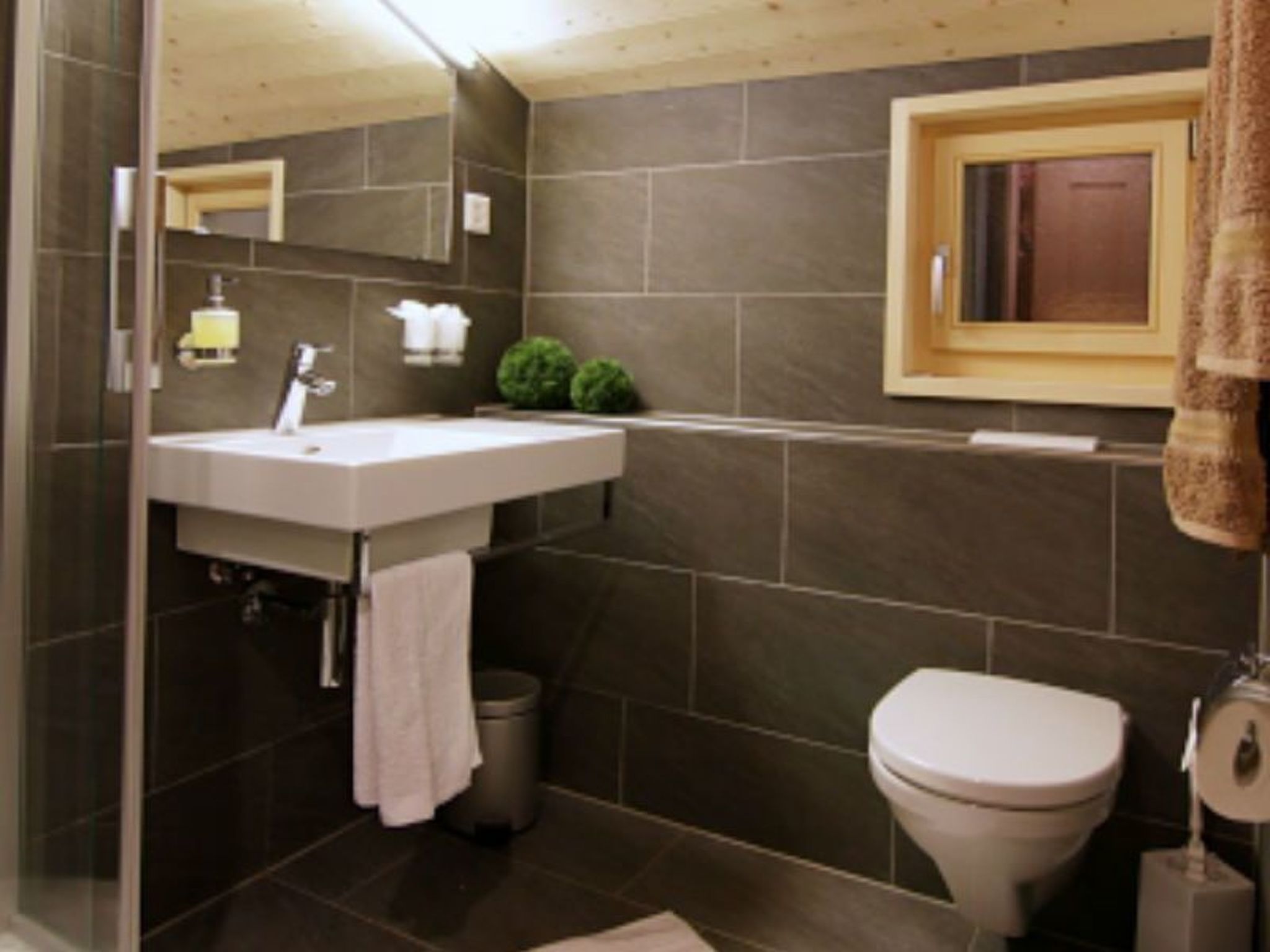 Appartement Hof Unterhus, Tenna, (Tenna), 06006B – Salle de bains, photo 5 sur 20