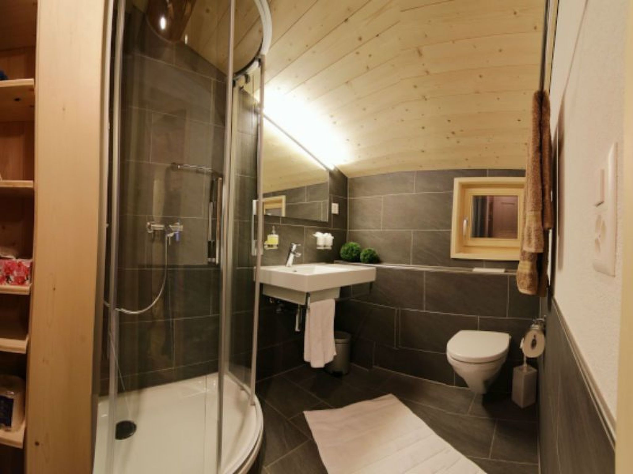 Appartement Hof Unterhus, Tenna, (Tenna), 06006B – Salle de bains, photo 6 sur 20
