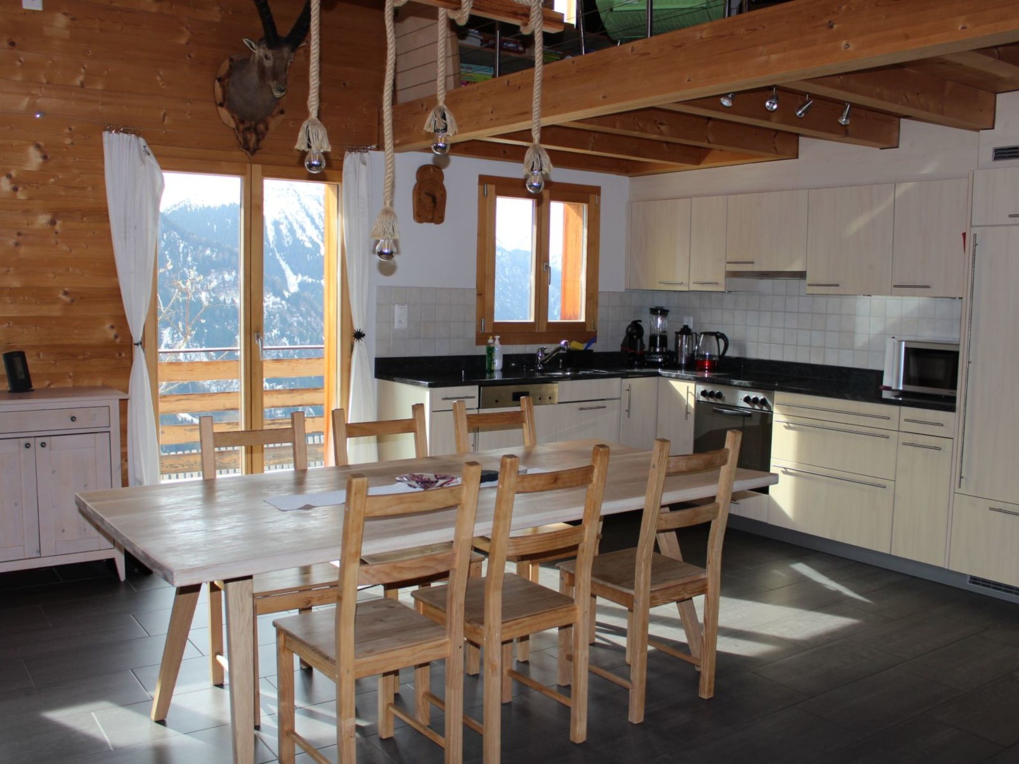 Appartement Juon, Tenna, (Tenna), 06010B – Cuisine et coin repas, photo 12 sur 19