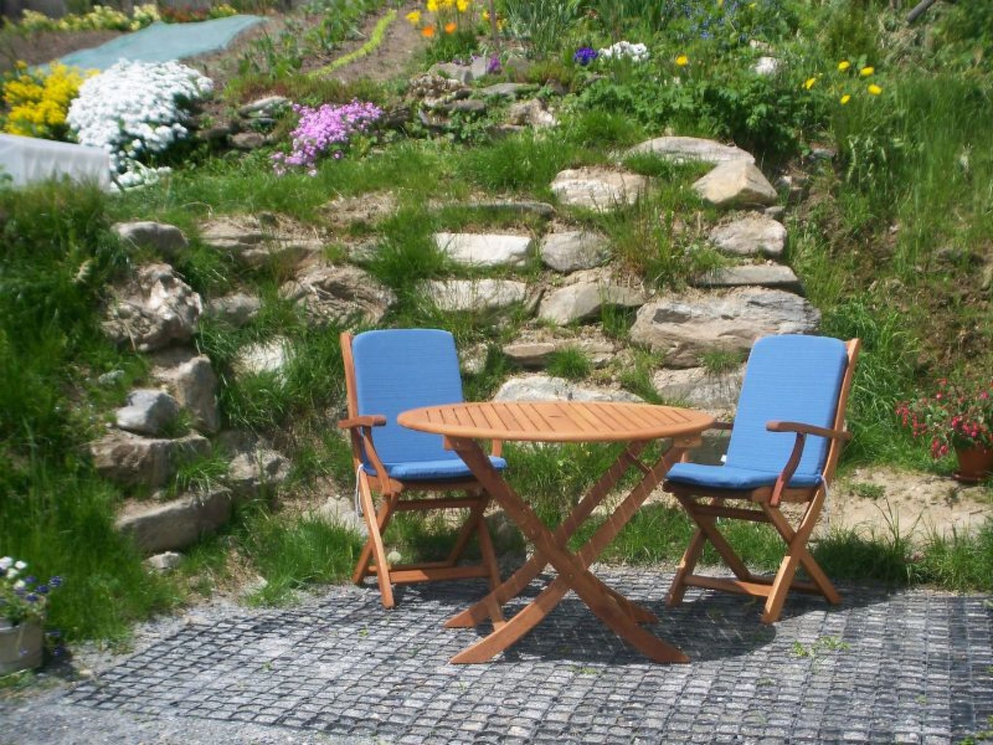 Appartement BioHof Casutt, Tenna, (Tenna), 06002B – Terrasse, photo 10 sur 13