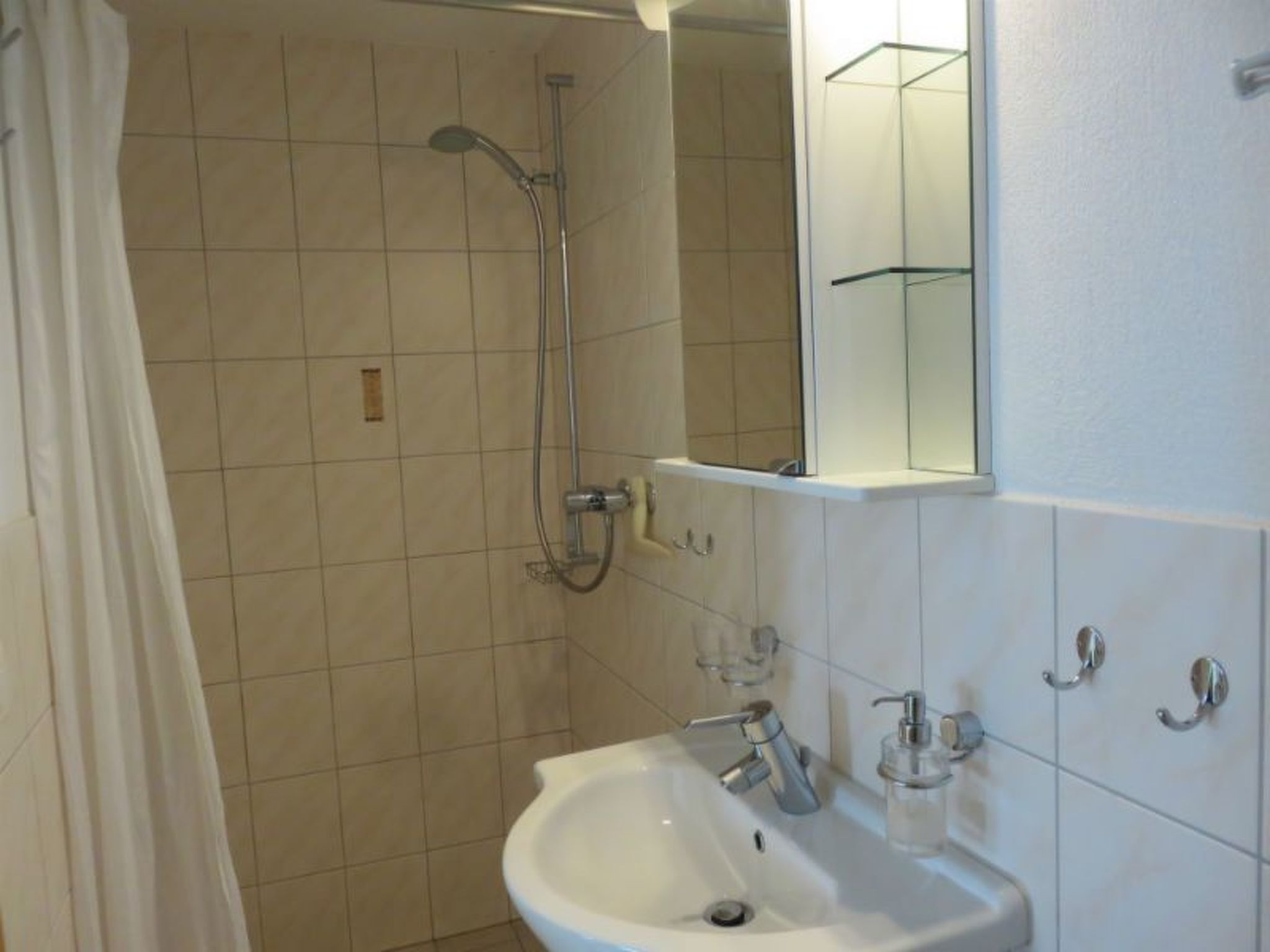Appartement BioHof Casutt, Tenna, (Tenna), 06002B – Salle de bains, photo 12 sur 13