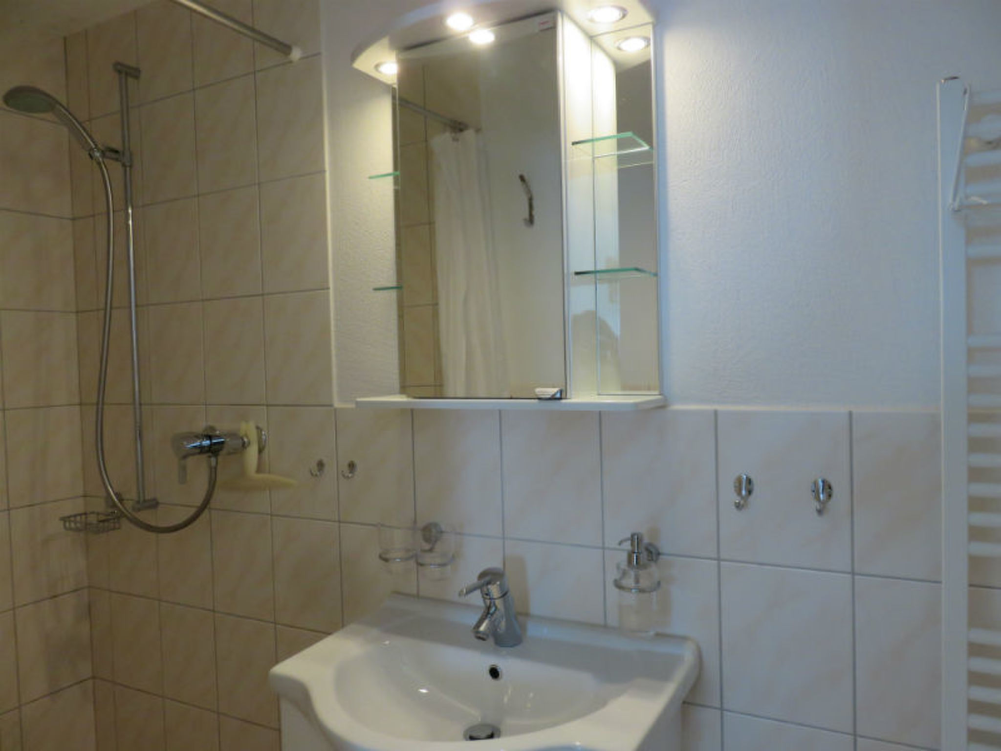 BioHof Casutt, Tenna, (Tenna). - Binnen