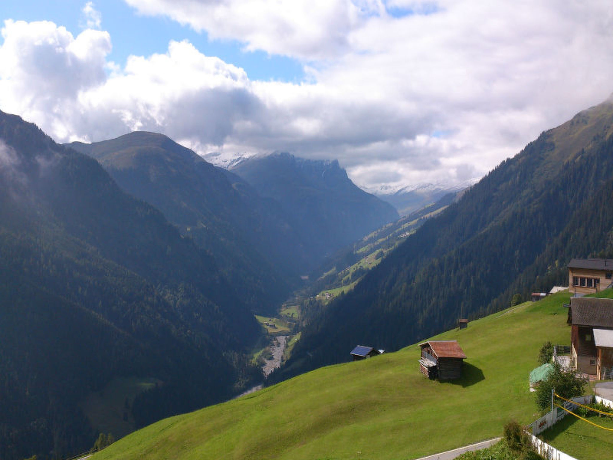 BioHof Casutt, Tenna, (Tenna). - Buiten
