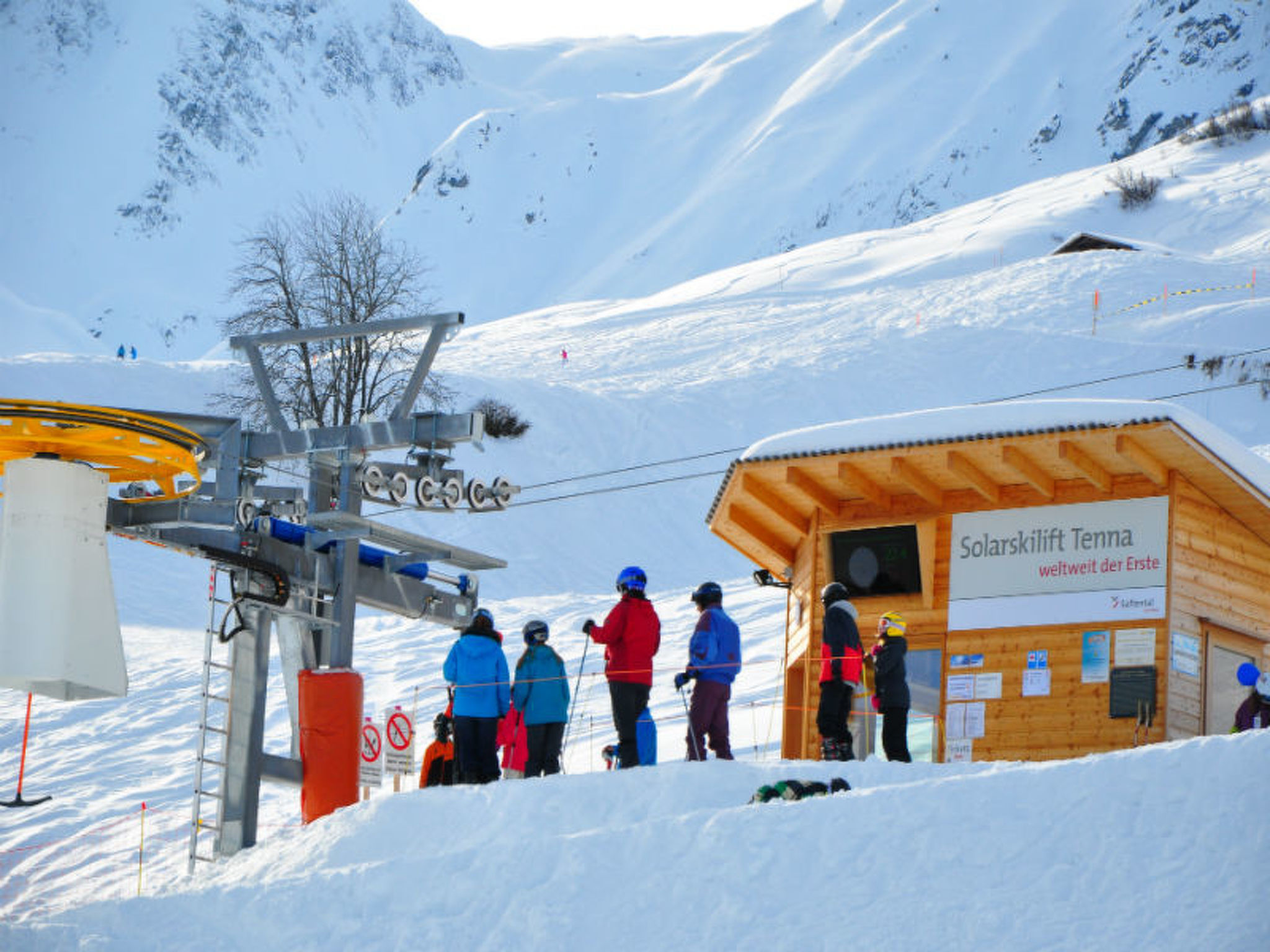 BioHof Casutt, Tenna, (Tenna). - Buiten