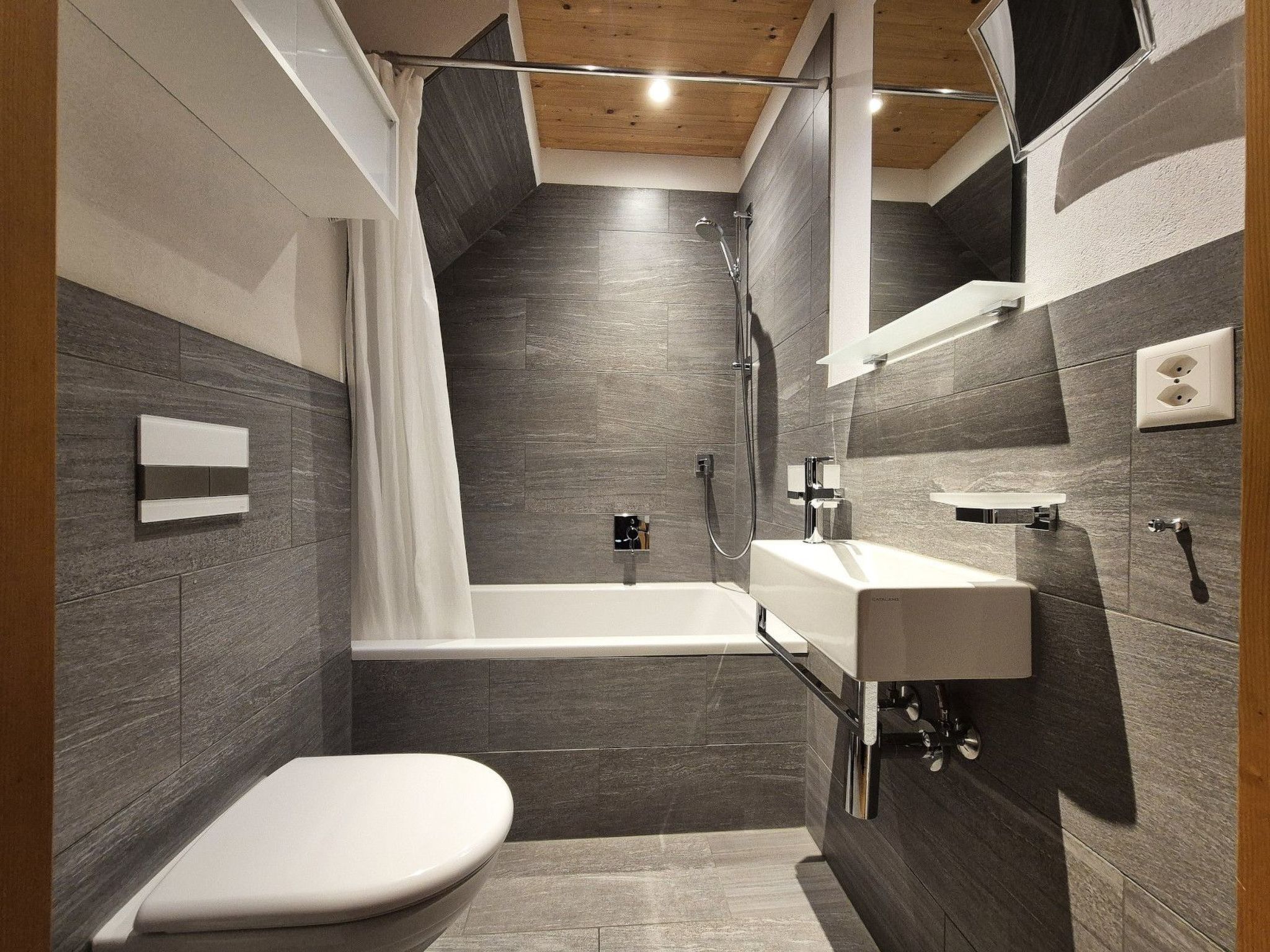 Appartement Ferienhaus Charme by biobuchli, Tenna, (Tenna), 06003B – Salle de bains, photo 15 sur 18
