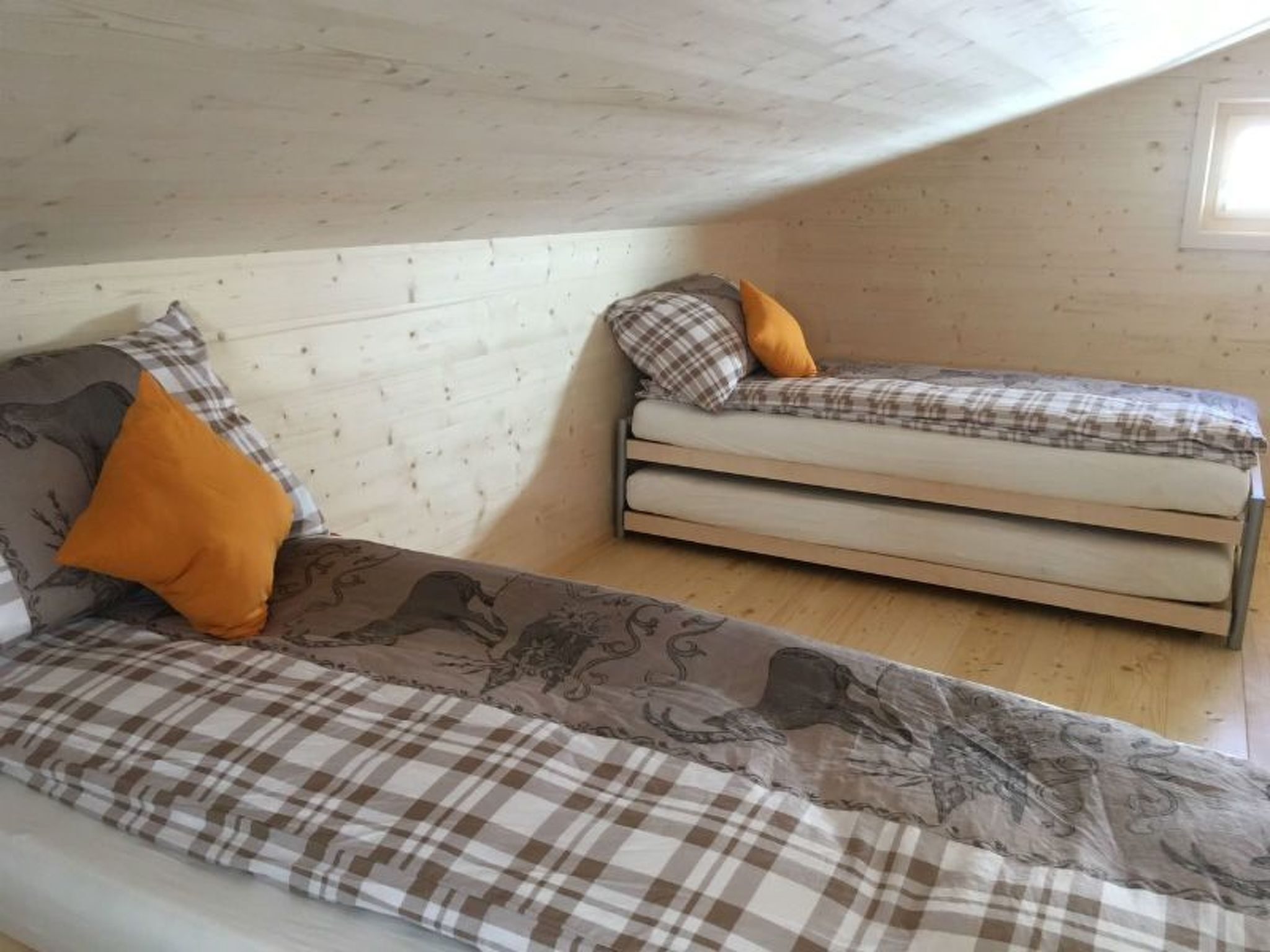 Appartement dem Himmel ein Stück näher, Safien-Thalkirch, (Thalkirch (Safien)), 09003B – Chambre, photo 2 sur 7