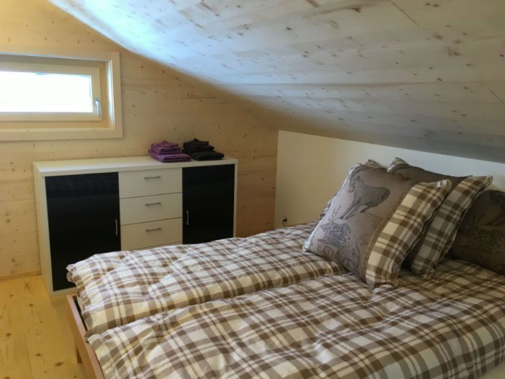 Appartement dem Himmel ein Stück näher, Safien-Thalkirch, (Thalkirch (Safien)), 09003B – Chambre, photo 3 sur 7