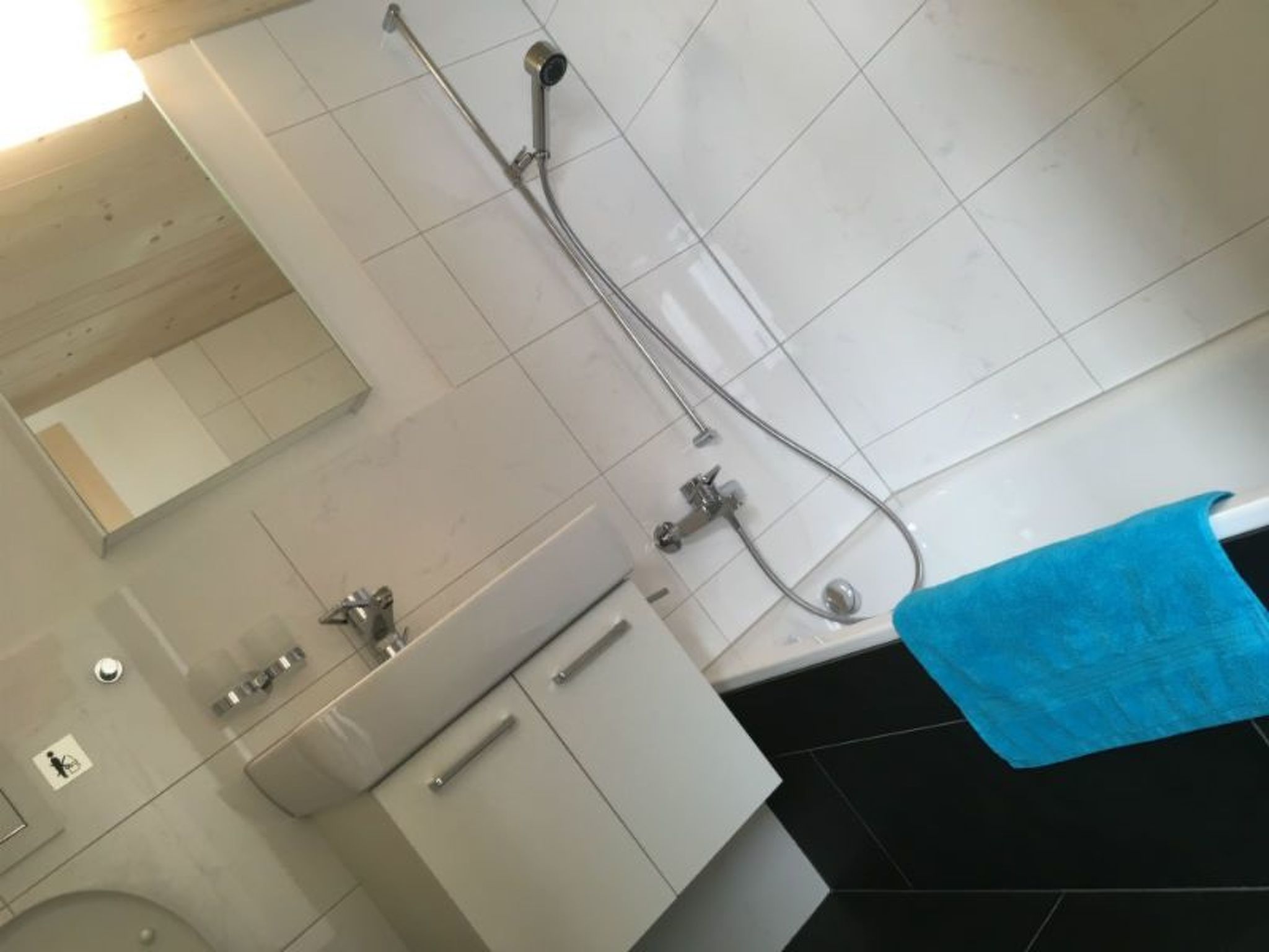Appartement dem Himmel ein Stück näher, Safien-Thalkirch, (Thalkirch (Safien)), 09003B – Salle de bains, photo 5 sur 7