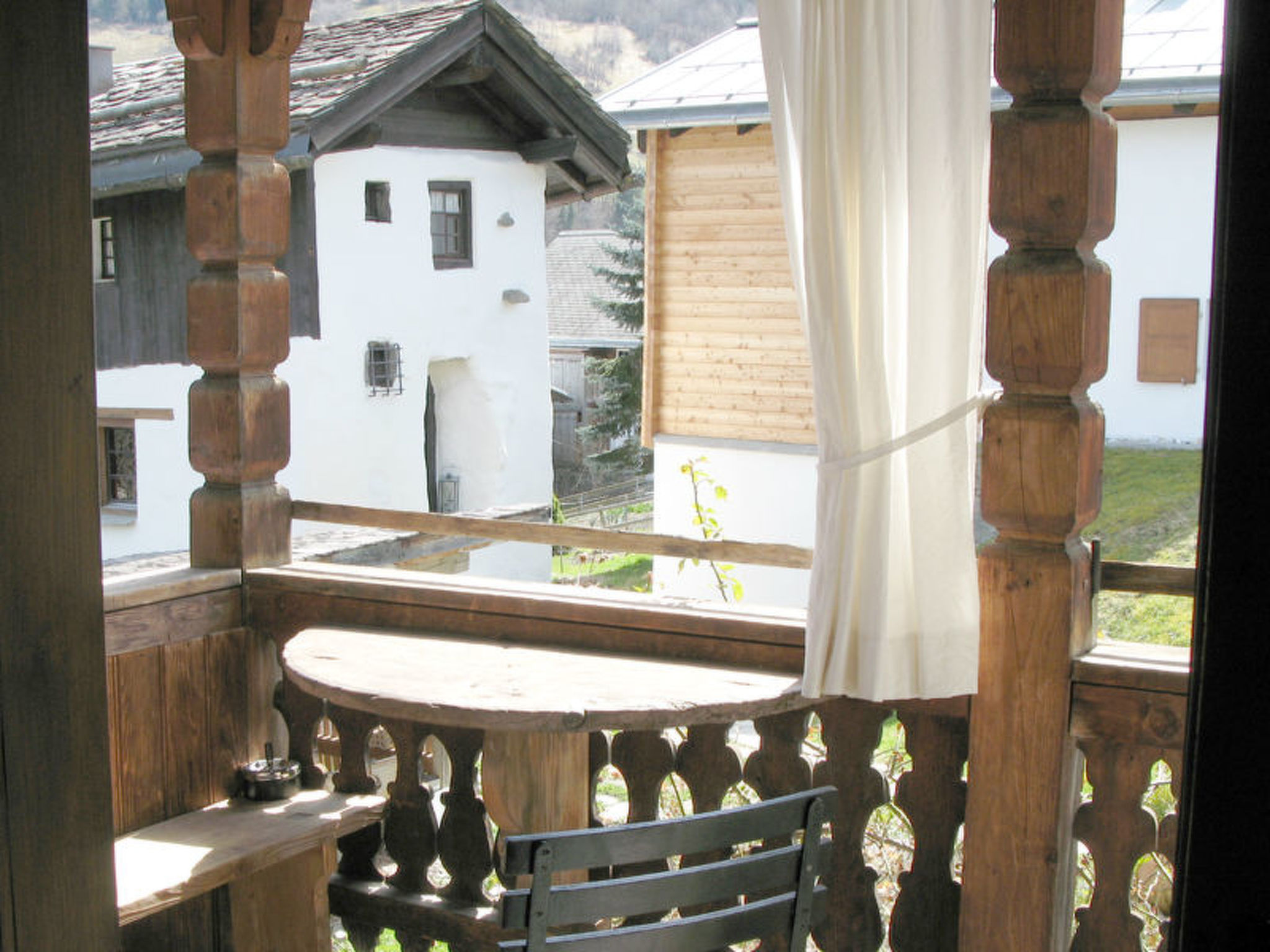 Ferienhaus Altes Pfarrhaus, Surcasti, (Surcasti), 15000B - Binnen