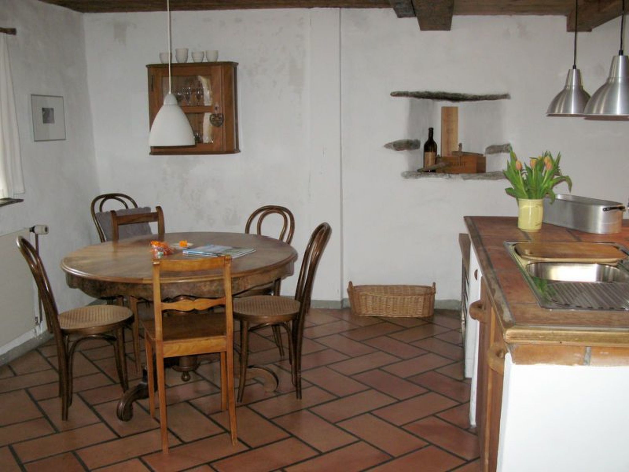 Appartement Ferienhaus Altes Pfarrhaus, Surcasti, (Surcasti), 15000B – Cuisine et coin repas, photo 5 sur 26