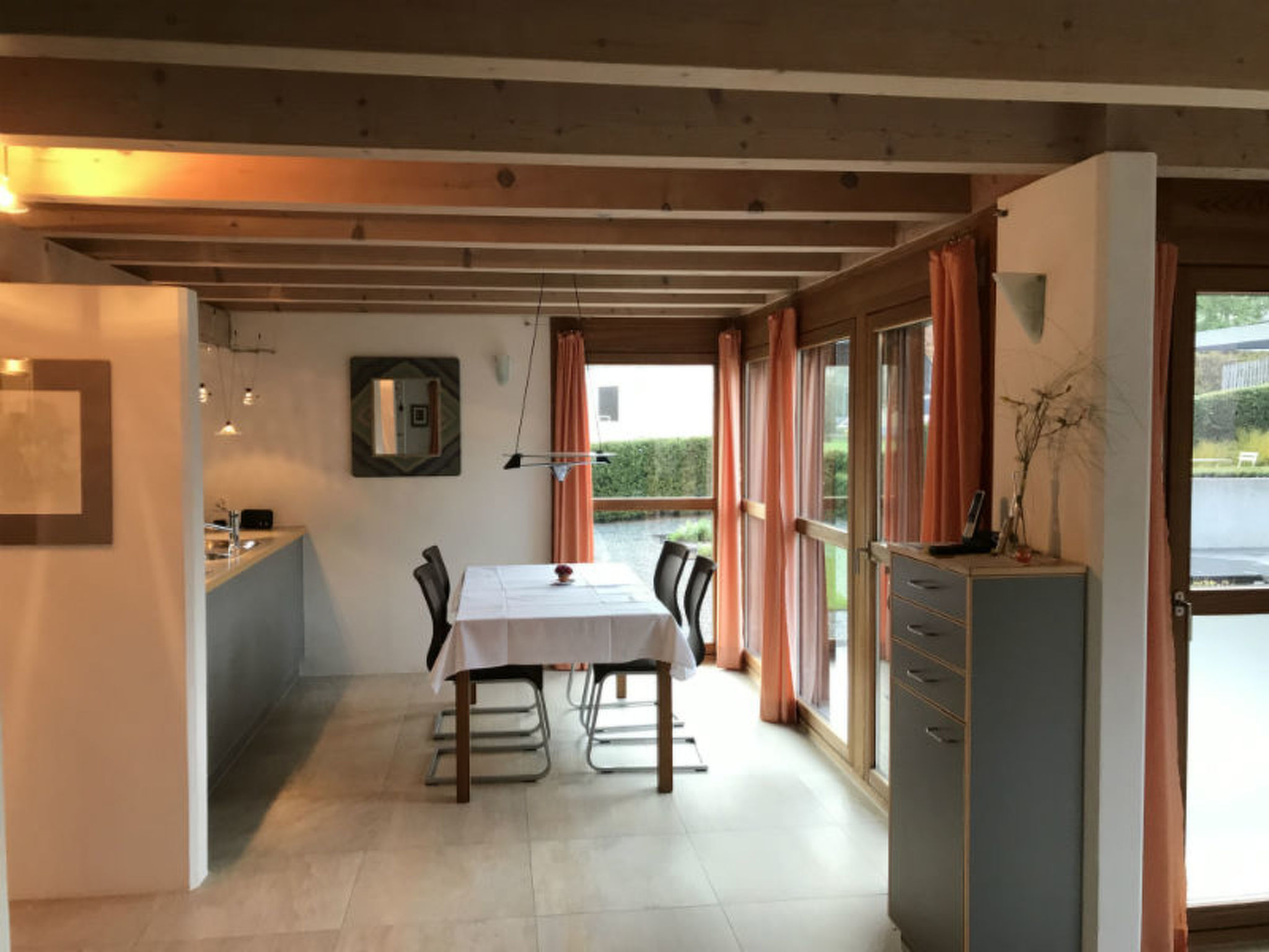 Carrera mit Traumgarten, Valendas, (Valendas). - Binnen