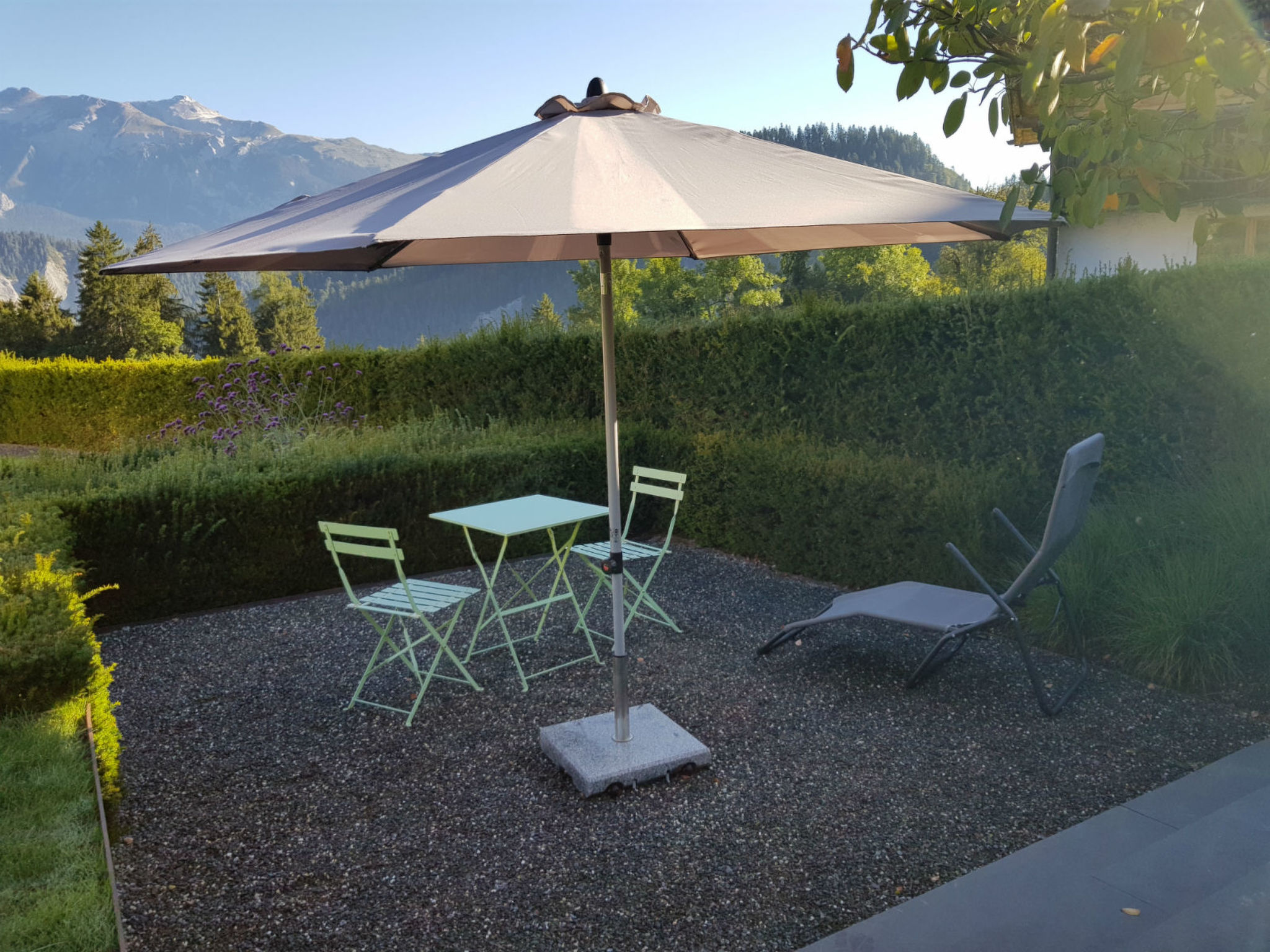 Carrera mit Traumgarten, Valendas, (Valendas). - Buiten