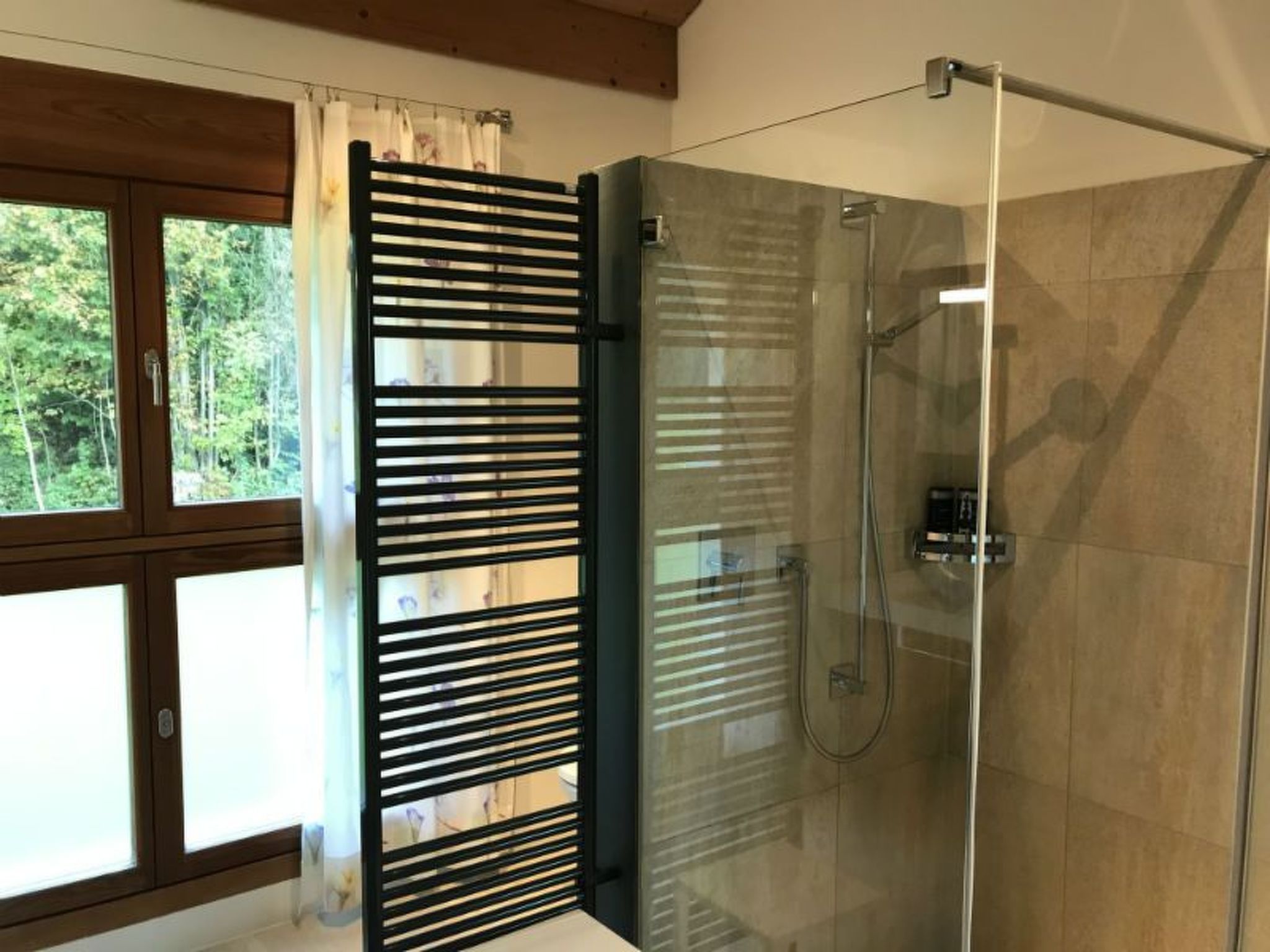 Appartement Ferienhaus Carrera mit Traumgarten, Valendas, (Valendas), 22007B – Salle de bains, photo 10 sur 34