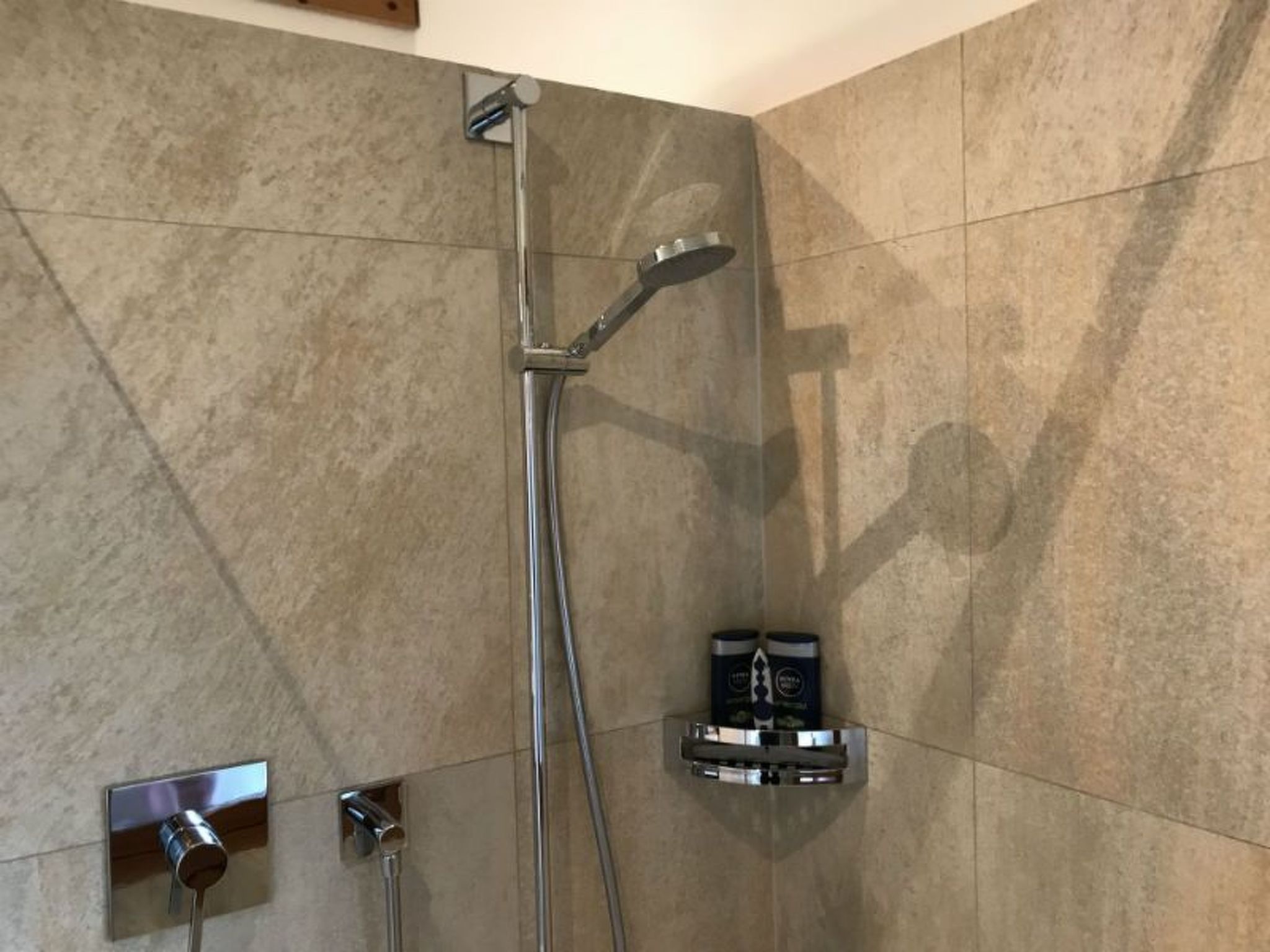 Appartement Ferienhaus Carrera mit Traumgarten, Valendas, (Valendas), 22007B – Salle de bains, photo 9 sur 34