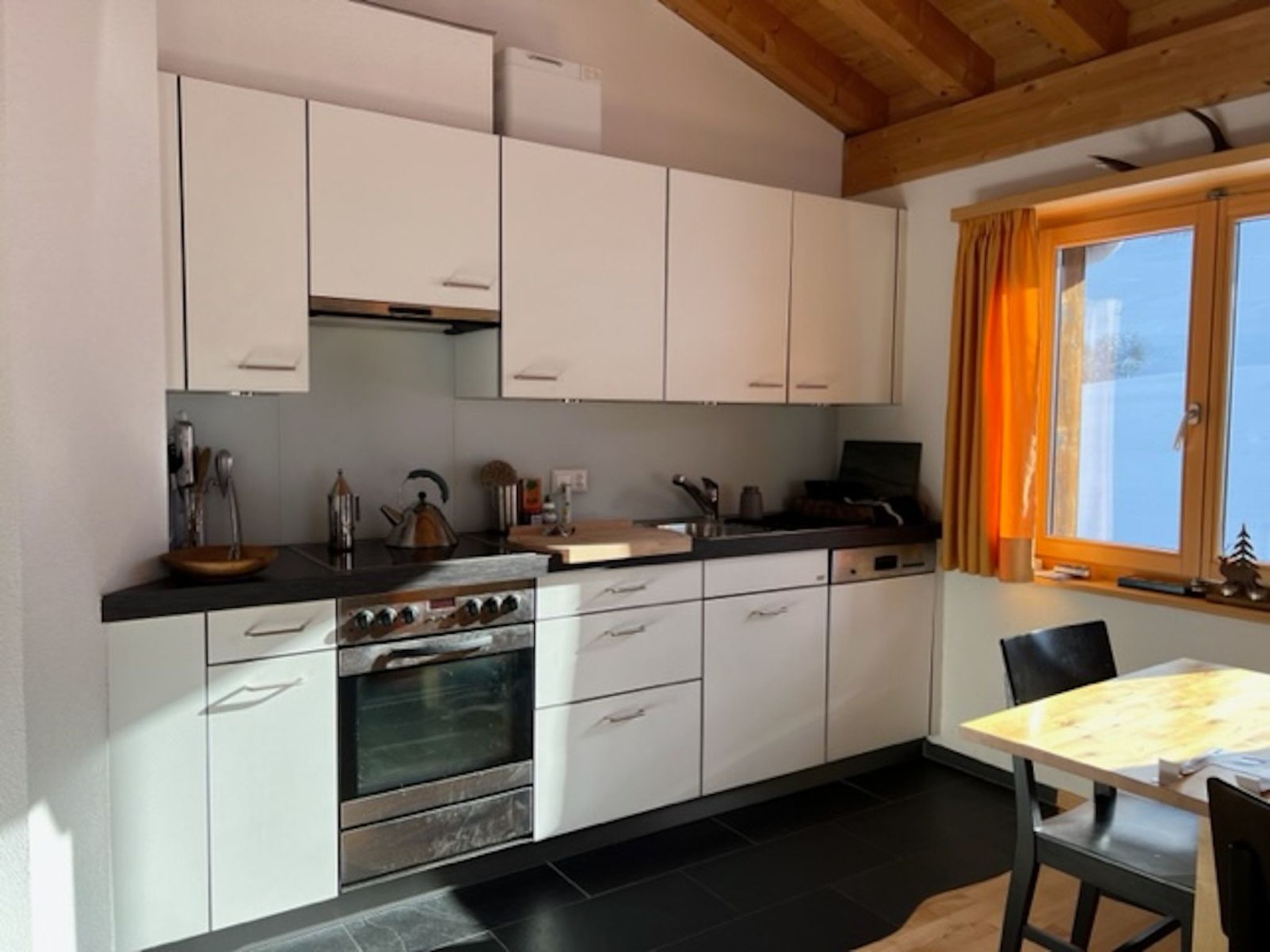 Appartement Alpatli, Obersaxen-Miraniga, (Obersaxen), 38095B – Cuisine et coin repas, photo 13 sur 32