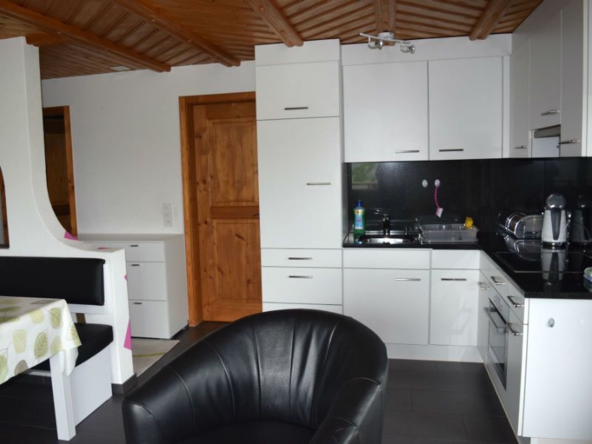 Appartement Uf am Stutz, Obersaxen-Misanenga, (Obersaxen), 34024B – Cuisine et coin repas, photo 12 sur 16