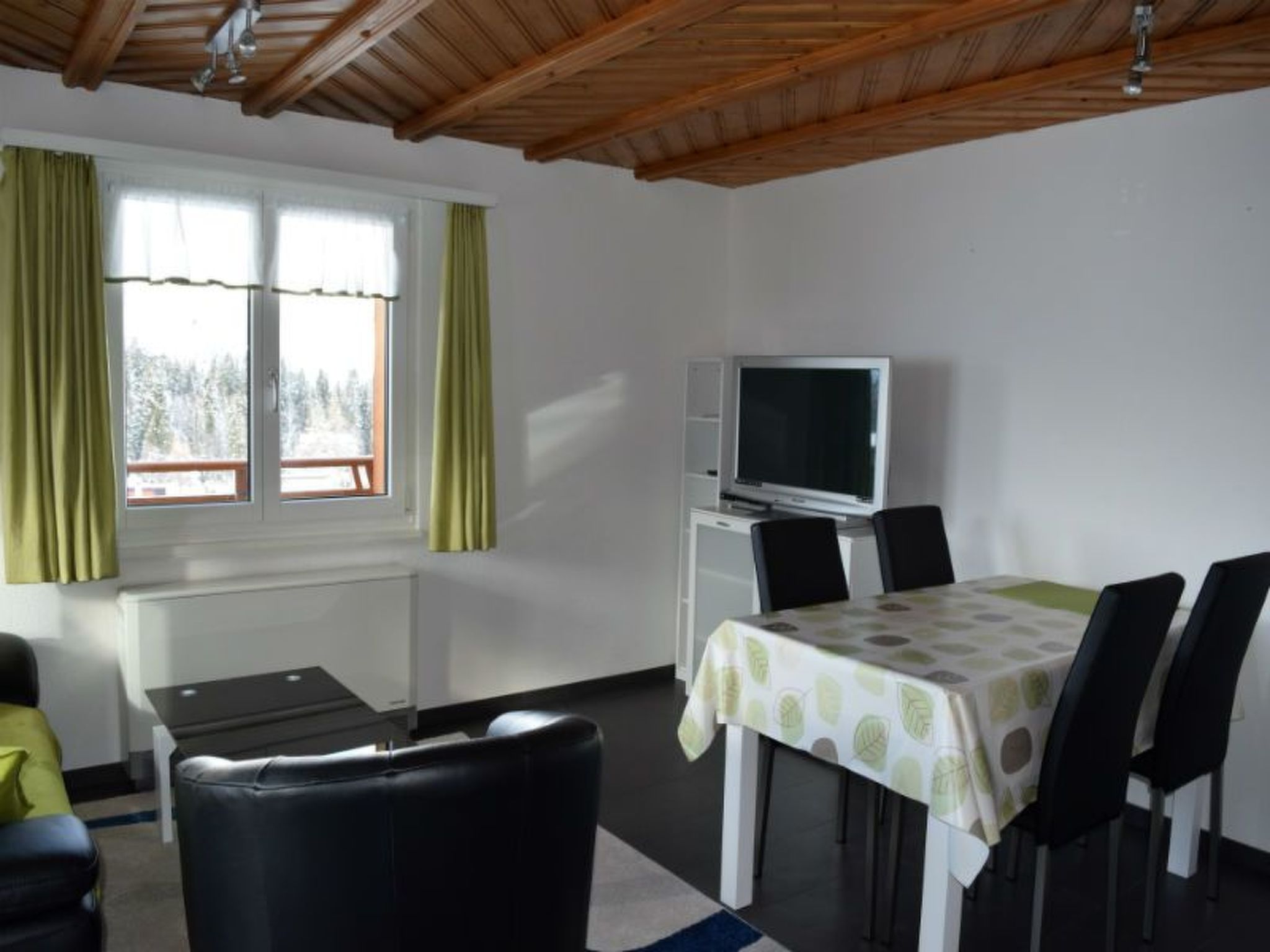Appartement Uf am Stutz, Obersaxen-Misanenga, (Obersaxen), 34024B – Séjour, photo 13 sur 16