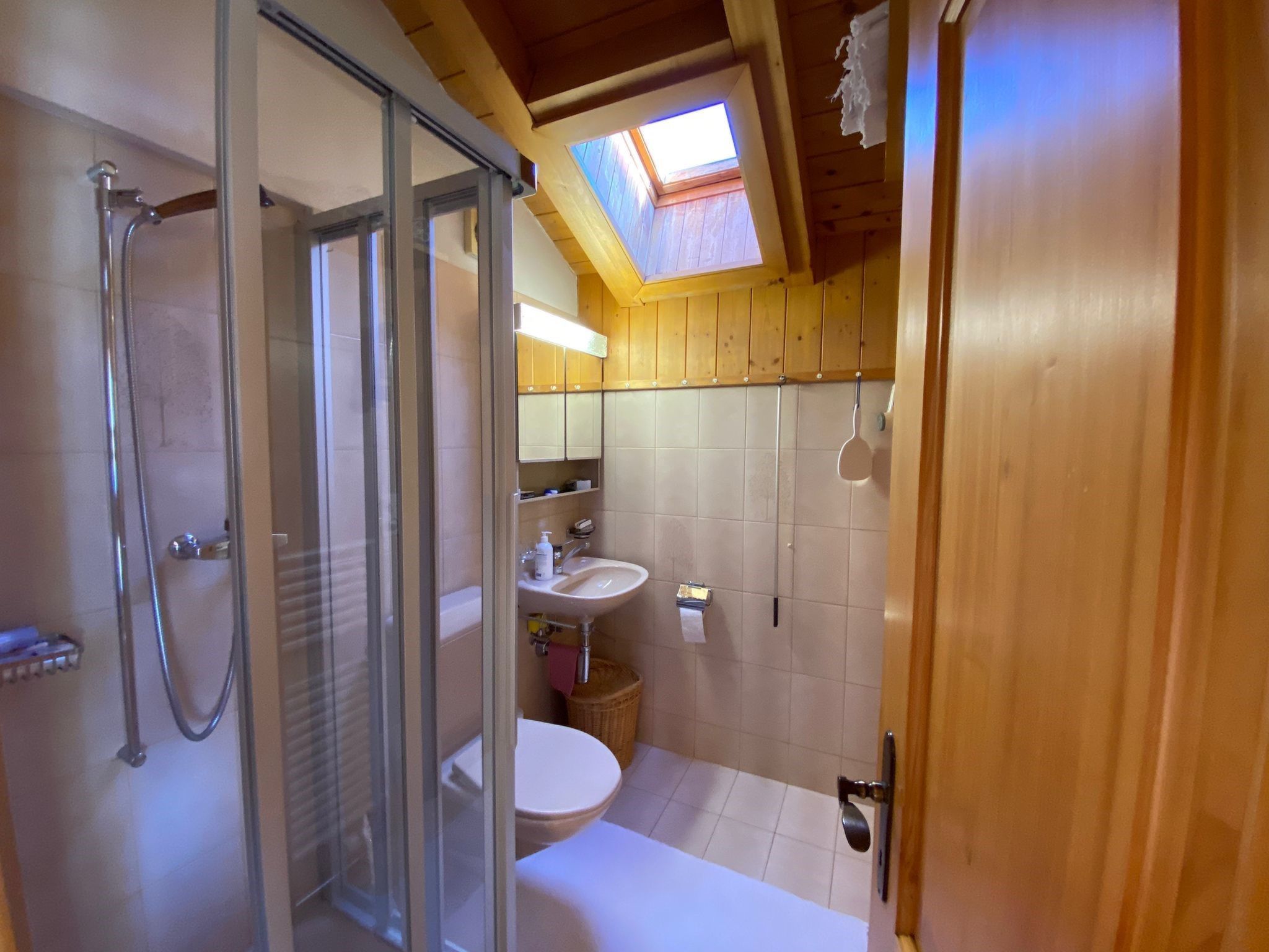 Appartement Bim Chappeli, Obersaxen-Affeier, (Obersaxen), 34013B – Salle de bains, photo 14 sur 16
