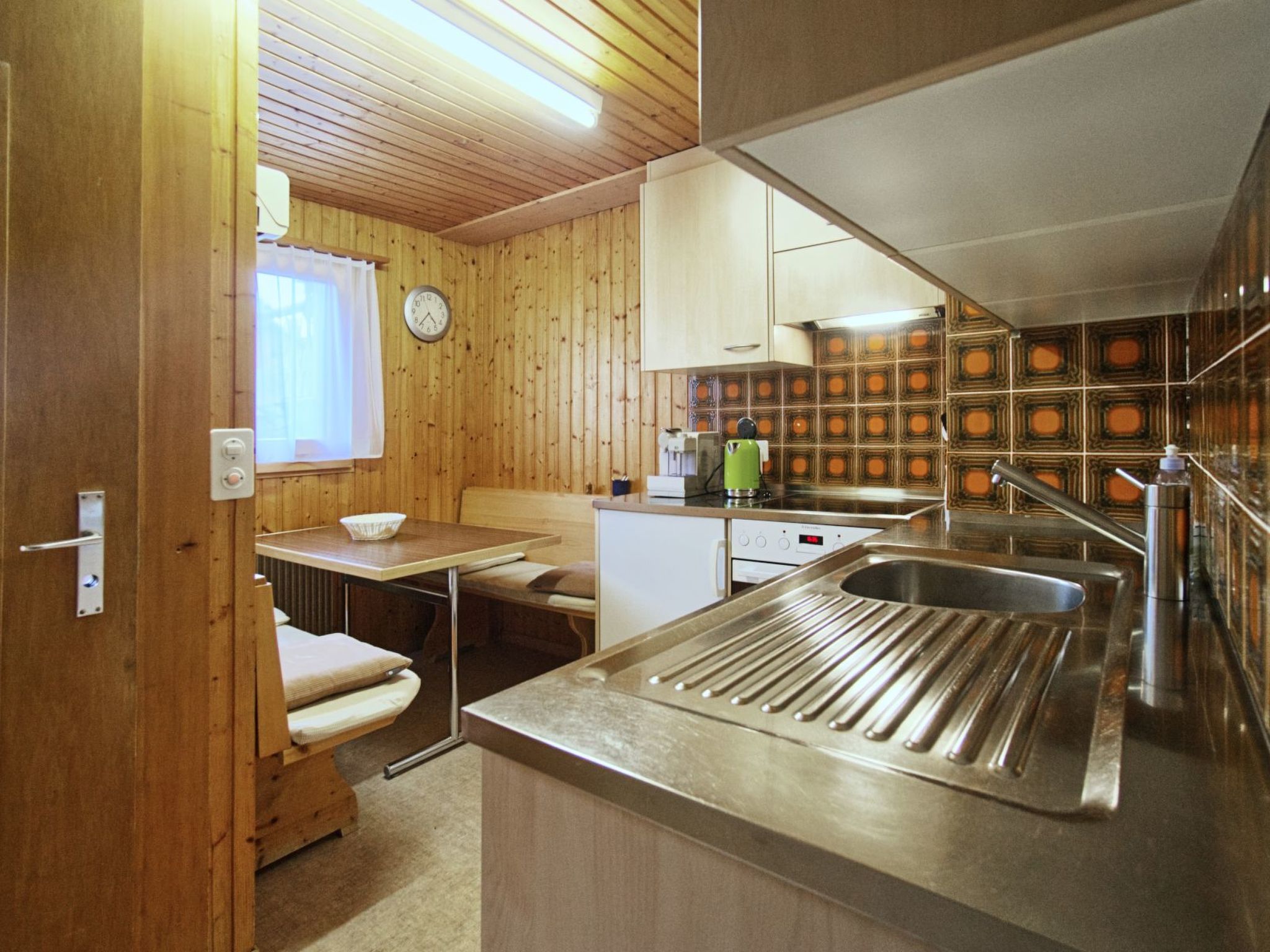 Appartement Genoveva Sax, Obersaxen-Meierhof, (Obersaxen), 34065B – Cuisine et coin repas, photo 14 sur 16