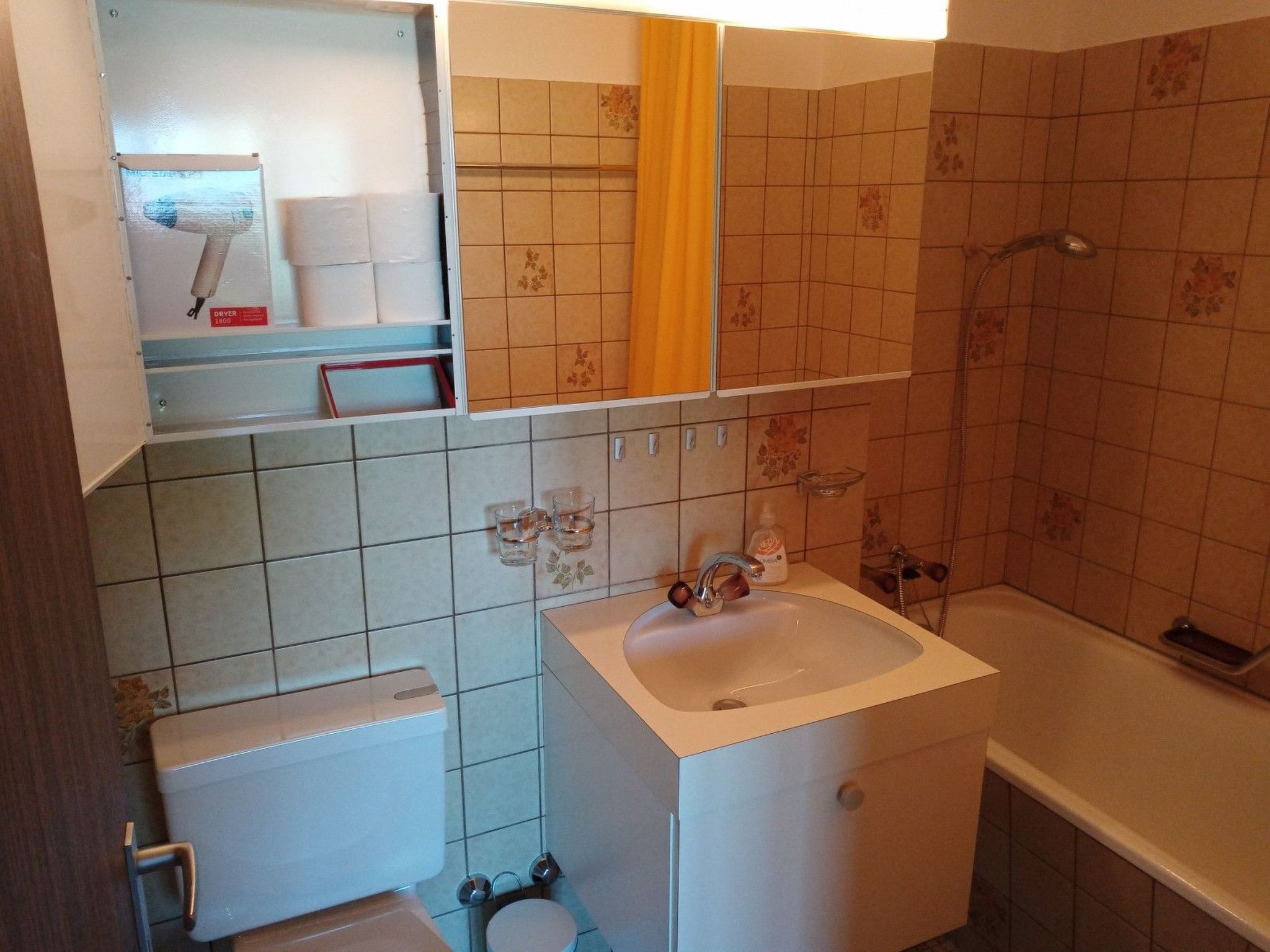Appartement Crestahüs Seeberger, Obersaxen-Misanenga, (Obersaxen), 33409B – Salle de bains, photo 9 sur 11