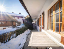 Knus chalet aan de skipiste met uitzicht op de Zwitserse bergen - thumbnail 4