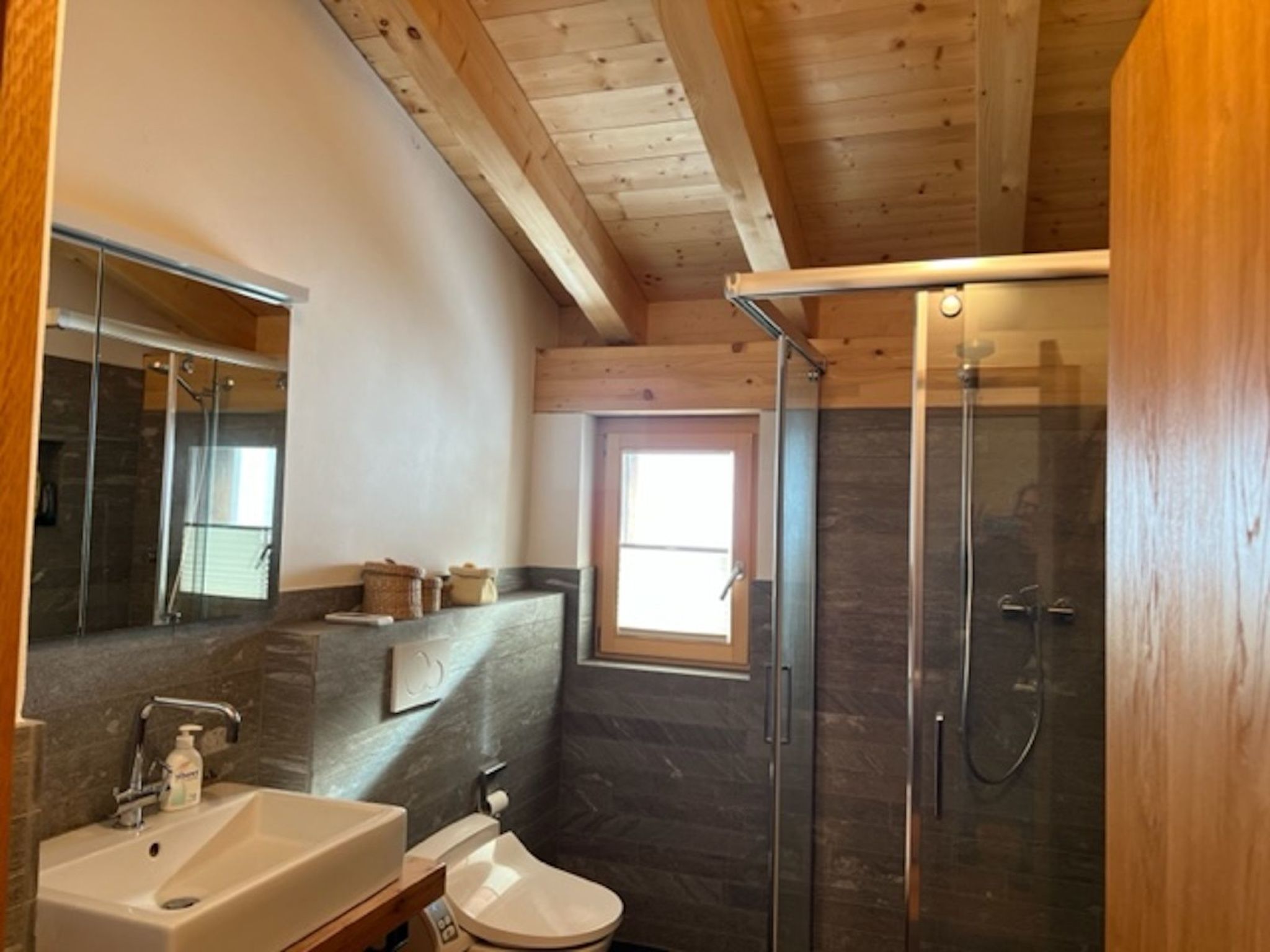 Appartement Hirtegga 1, Obersaxen-Miraniga, (Obersaxen), 38096B – Salle de bains, photo 12 sur 31