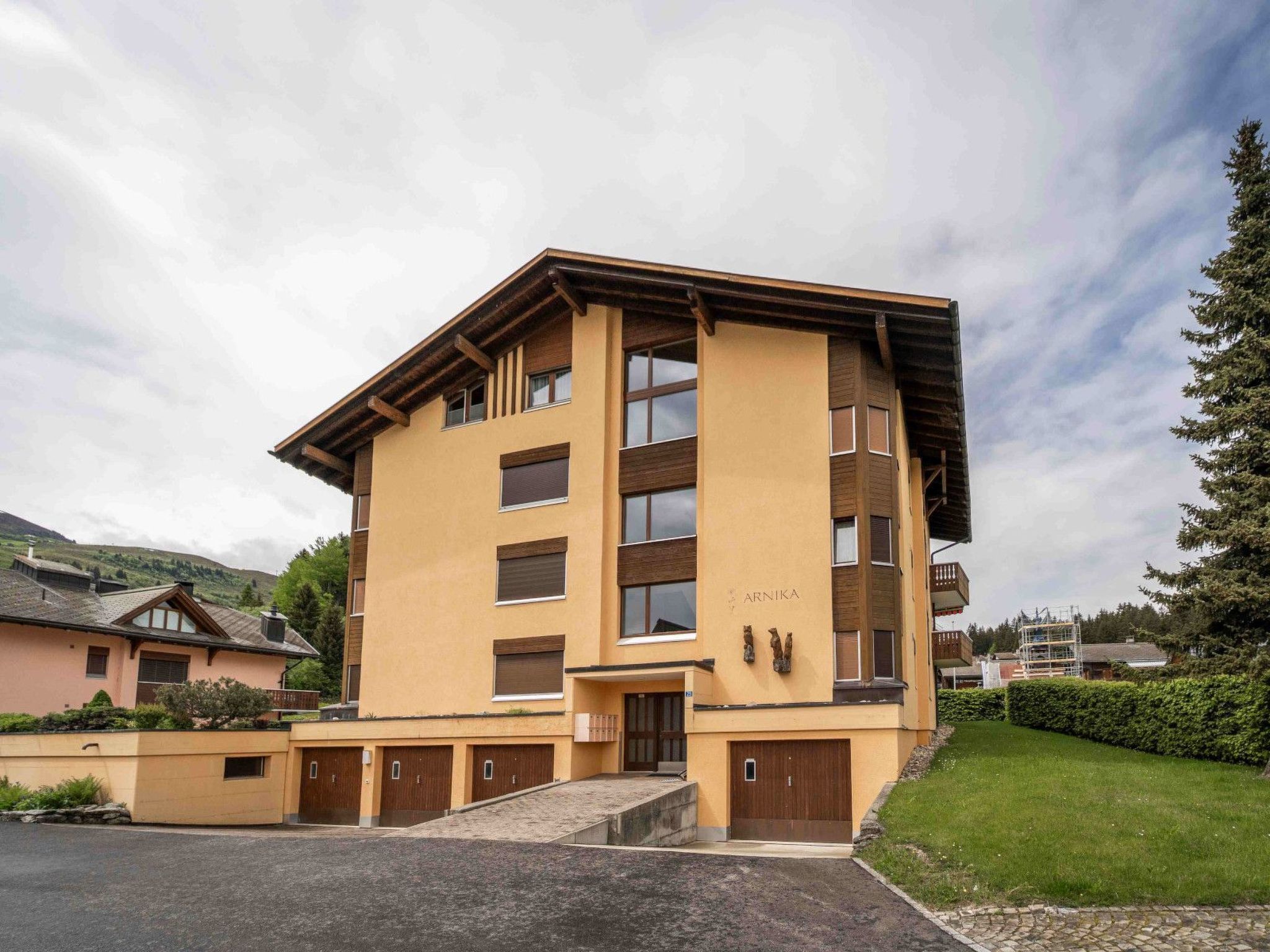 Arnika Attika, Obersaxen Affeier, (Obersaxen Affeier), 34105B