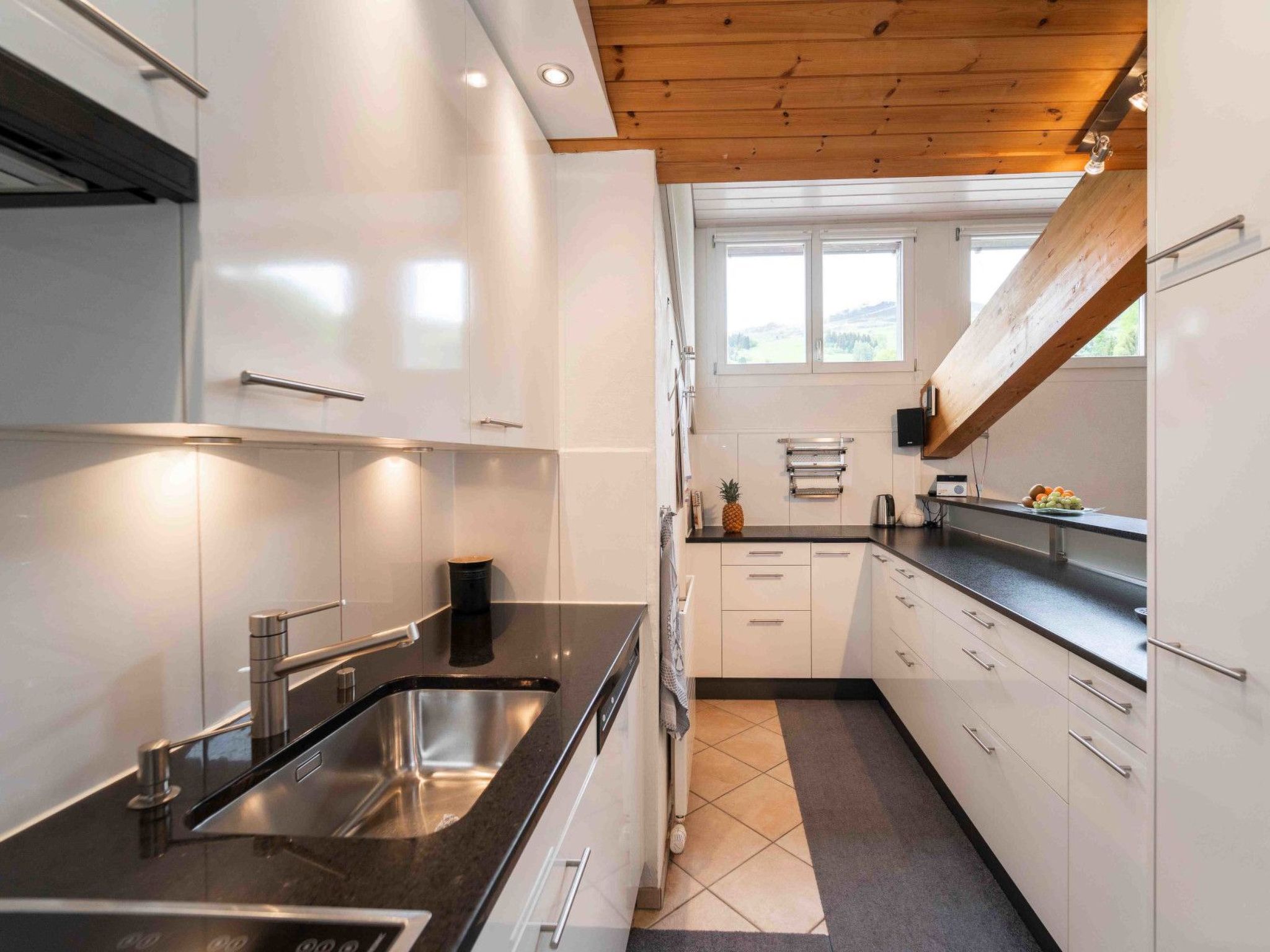 Appartement Arnika Attika, Obersaxen Affeier, (Obersaxen Affeier), 34105B – Cuisine et coin repas, photo 24 sur 29