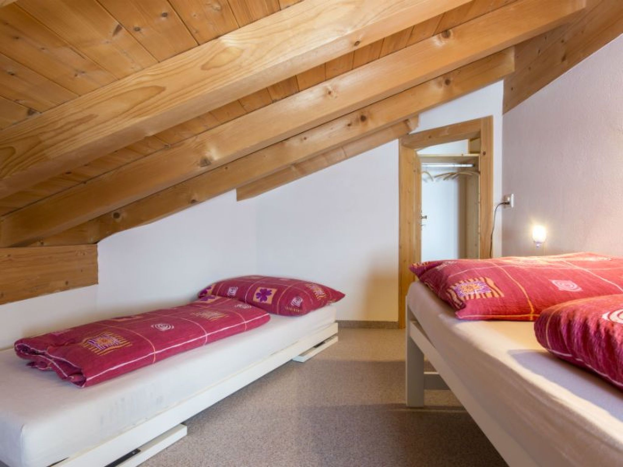Appartement Arzgruoba, Obersaxen-Misanenga, (Obersaxen), 34027B – Chambre, photo 5 sur 19