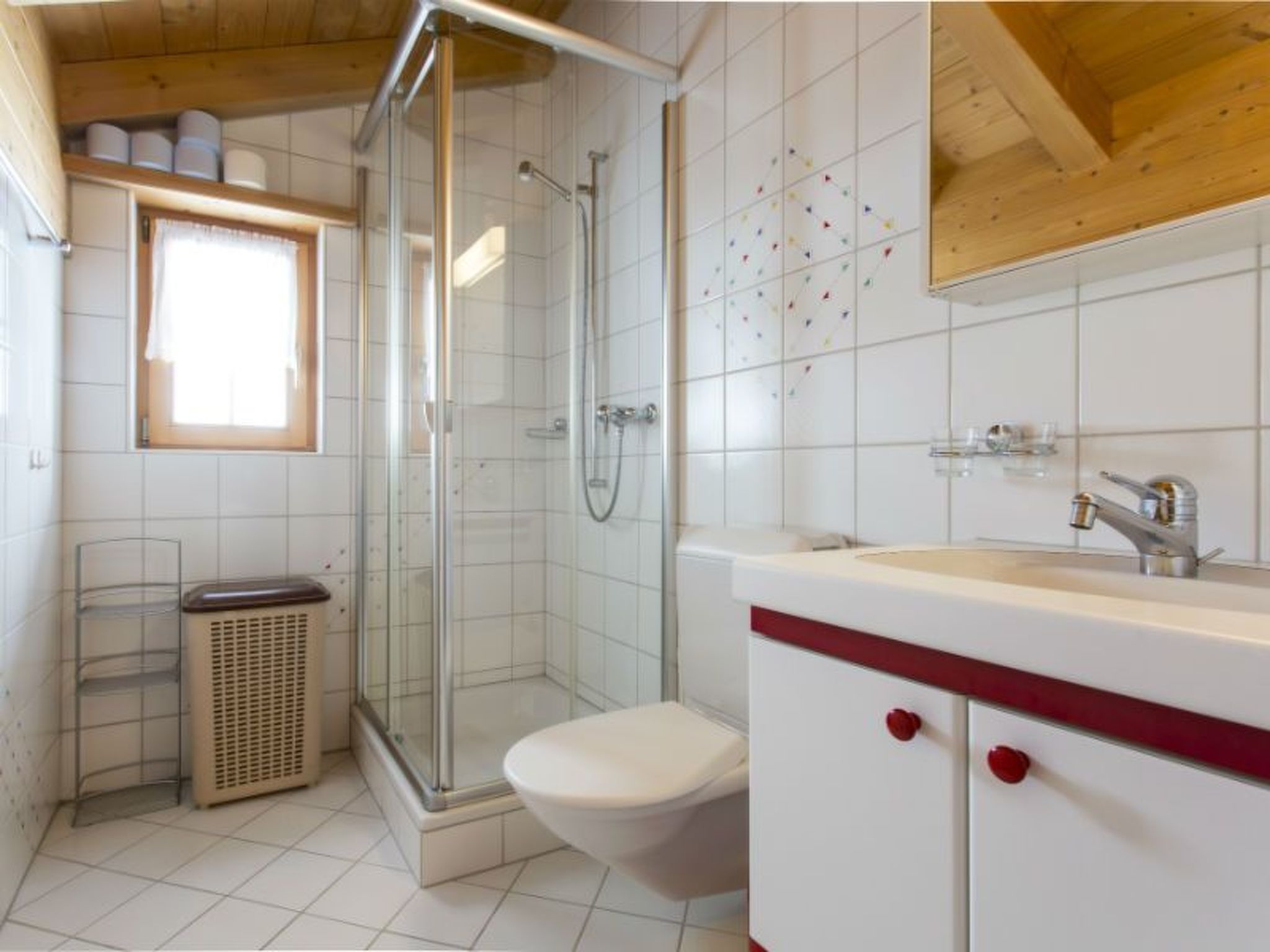 Appartement Arzgruoba, Obersaxen-Misanenga, (Obersaxen), 34027B – Salle de bains, photo 12 sur 19