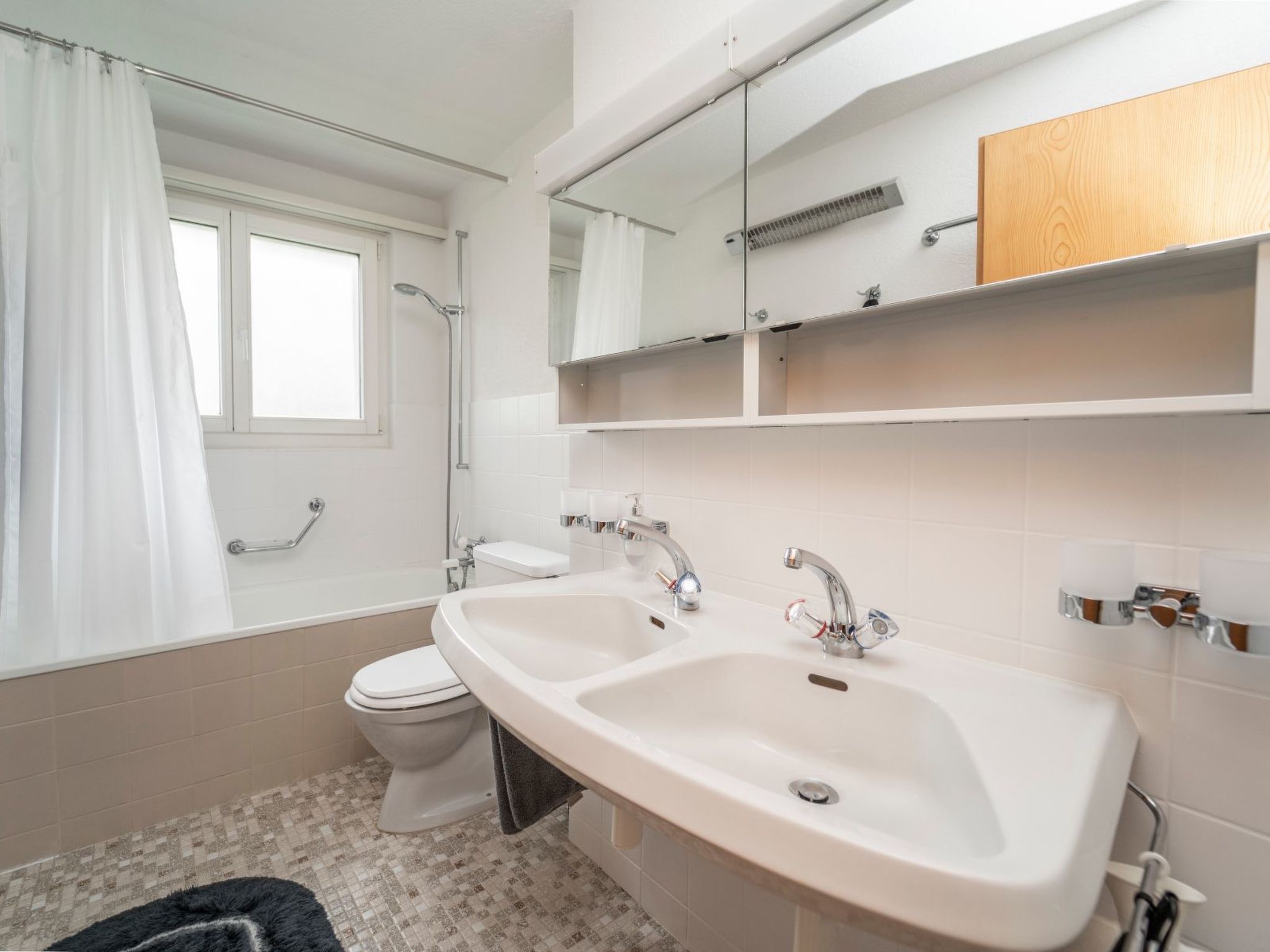 Appartement Casa Runaglias, Flond, (Flond), 37003B – Salle de bains, photo 15 sur 31