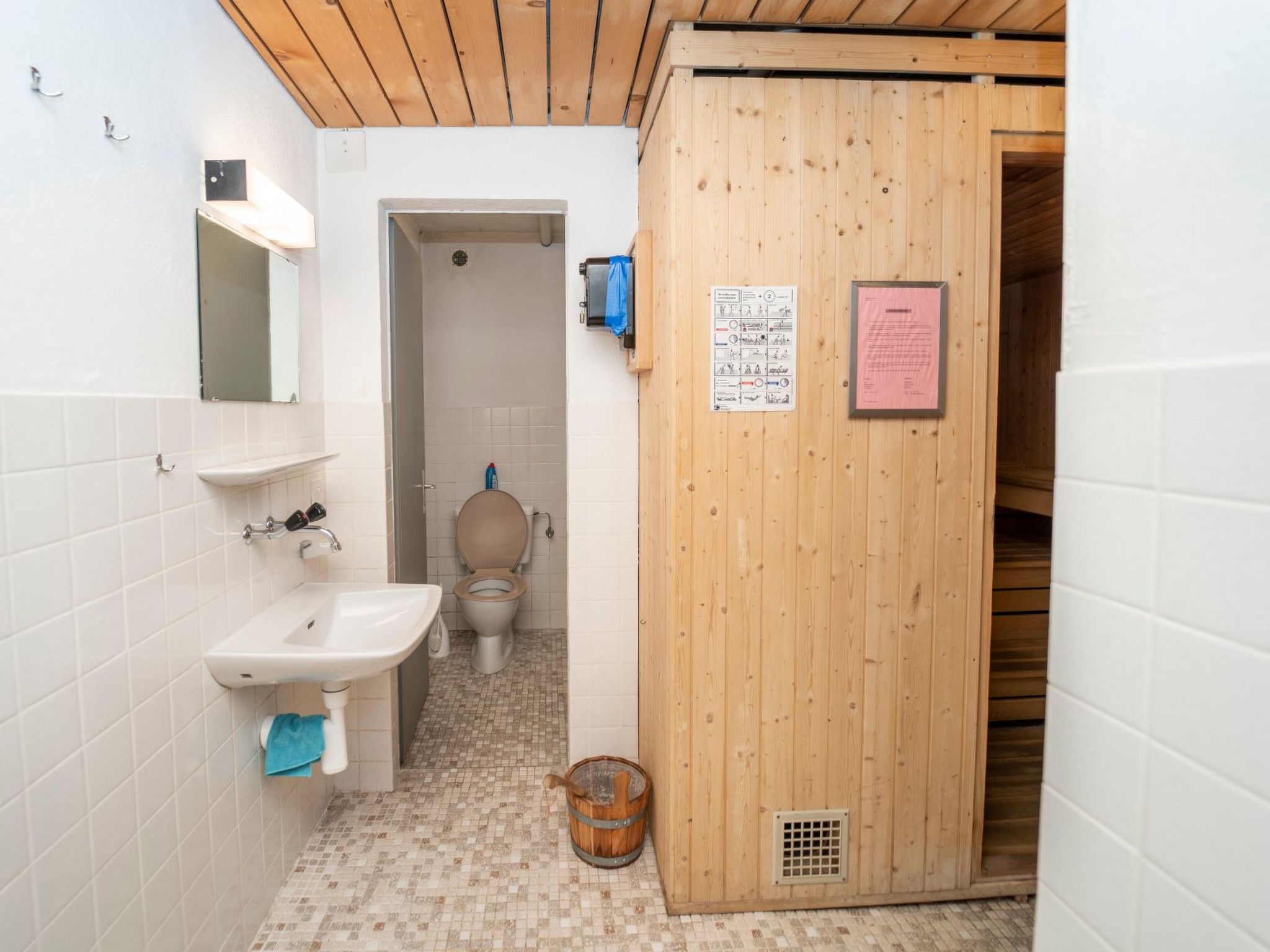 Appartement Casa Runaglias, Flond, (Flond), 37003B – Salle de bains, photo 8 sur 31