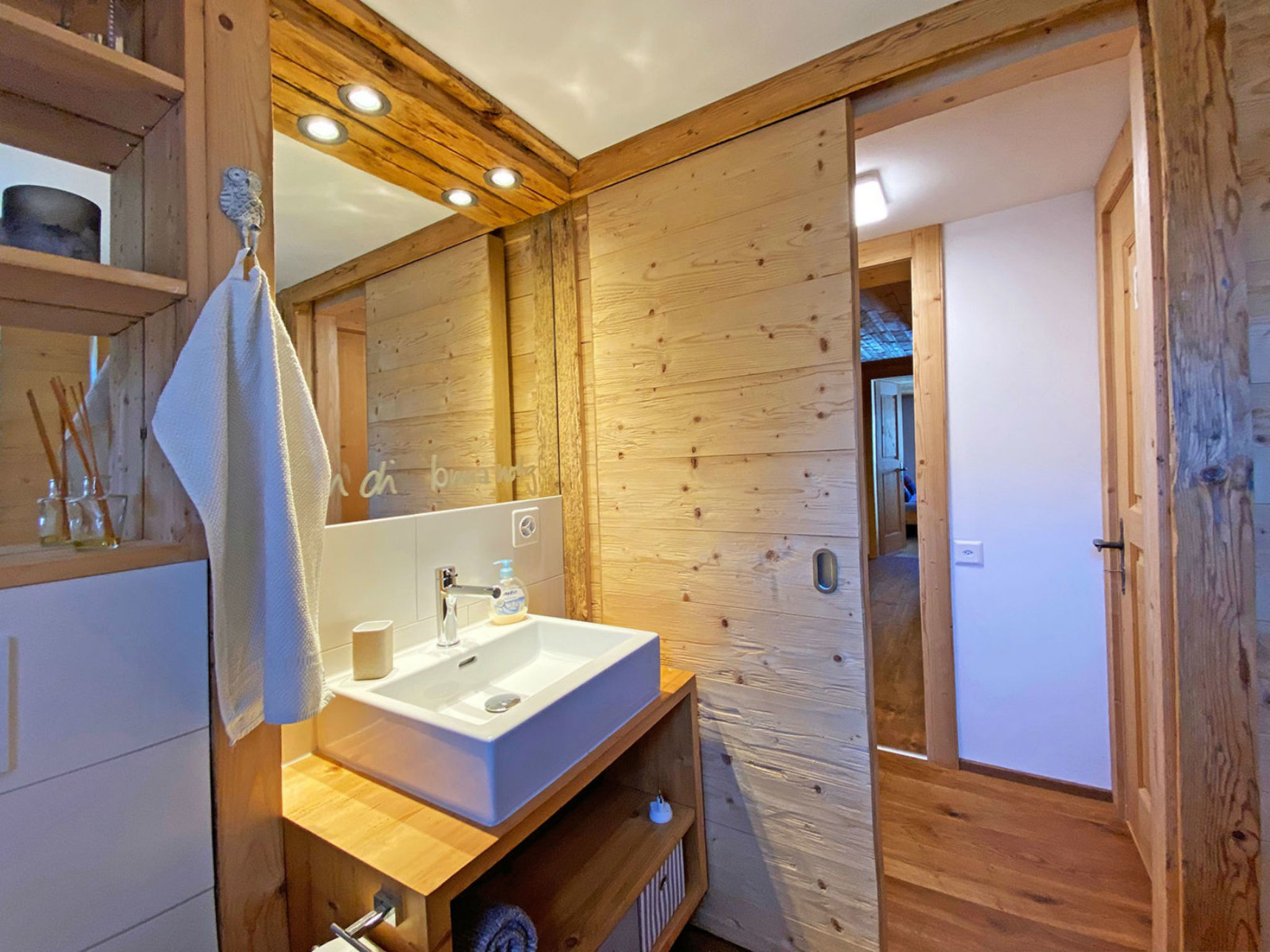 Casa Radieni, Flond, (Flond). - Binnen