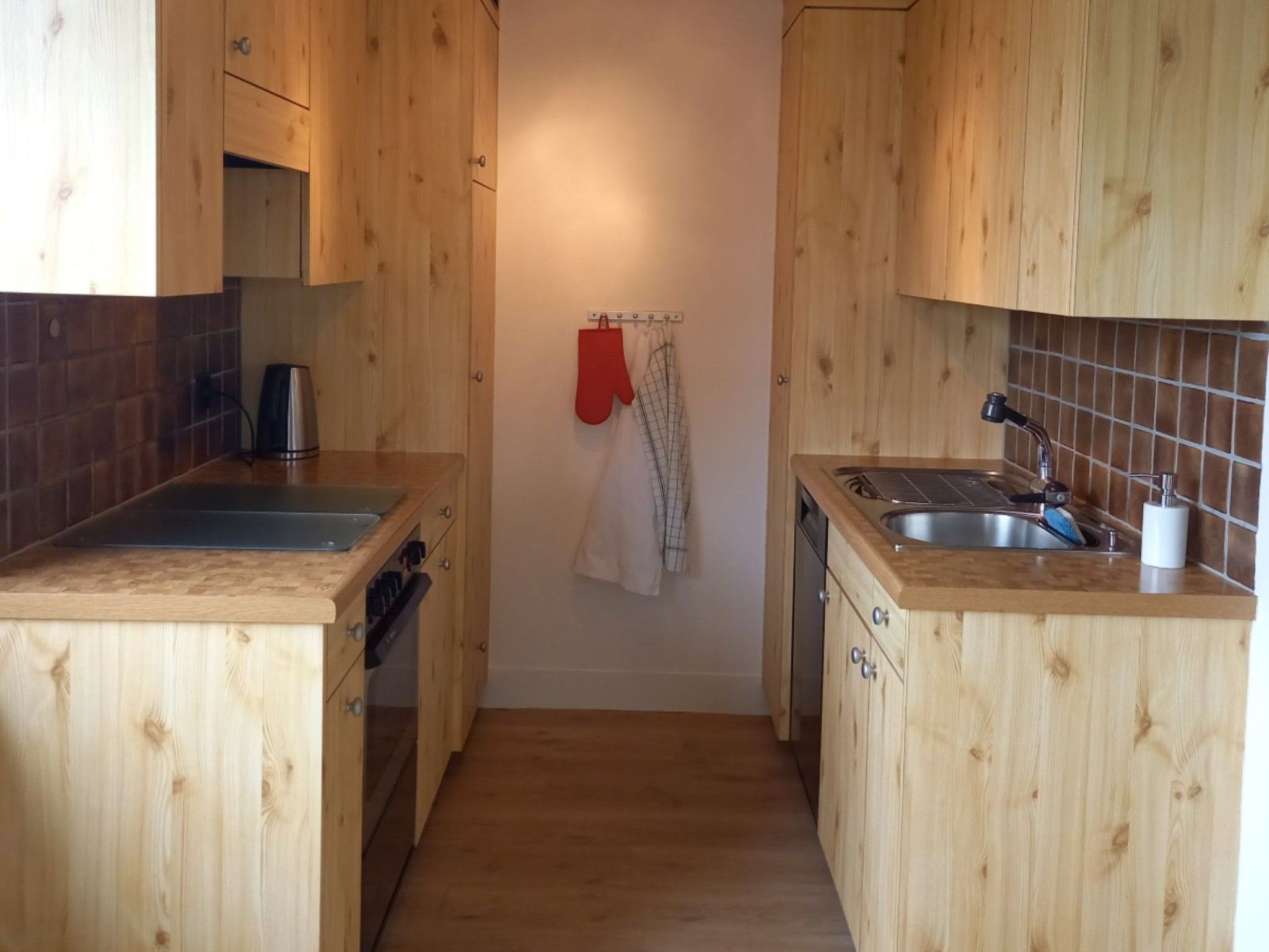 Appartement Seraina, Obersaxen-Valata, (Surcuolm), 38045B – Cuisine et coin repas, photo 13 sur 16