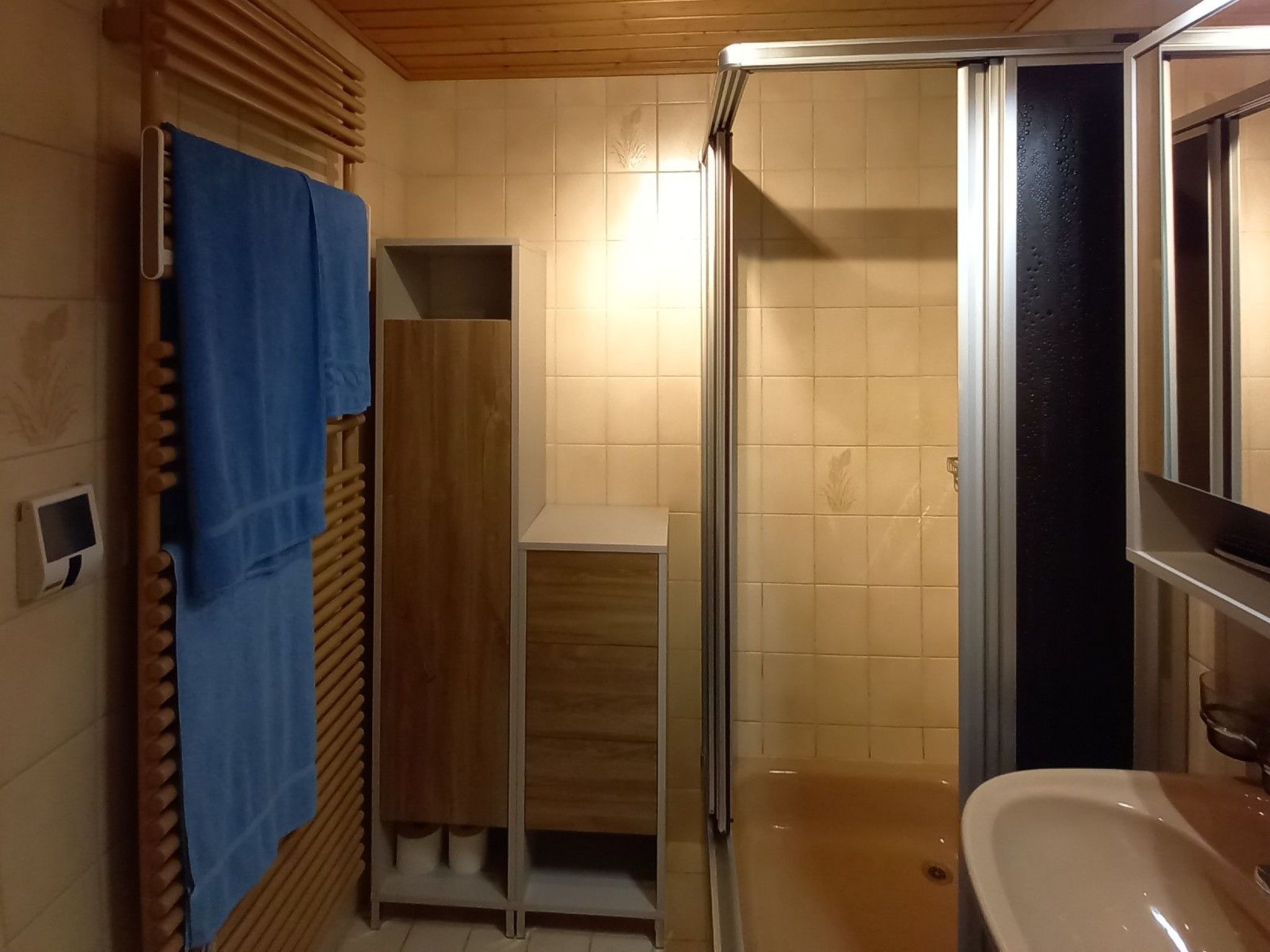 Appartement Seraina, Obersaxen-Valata, (Surcuolm), 38045B – Salle de bains, photo 15 sur 16