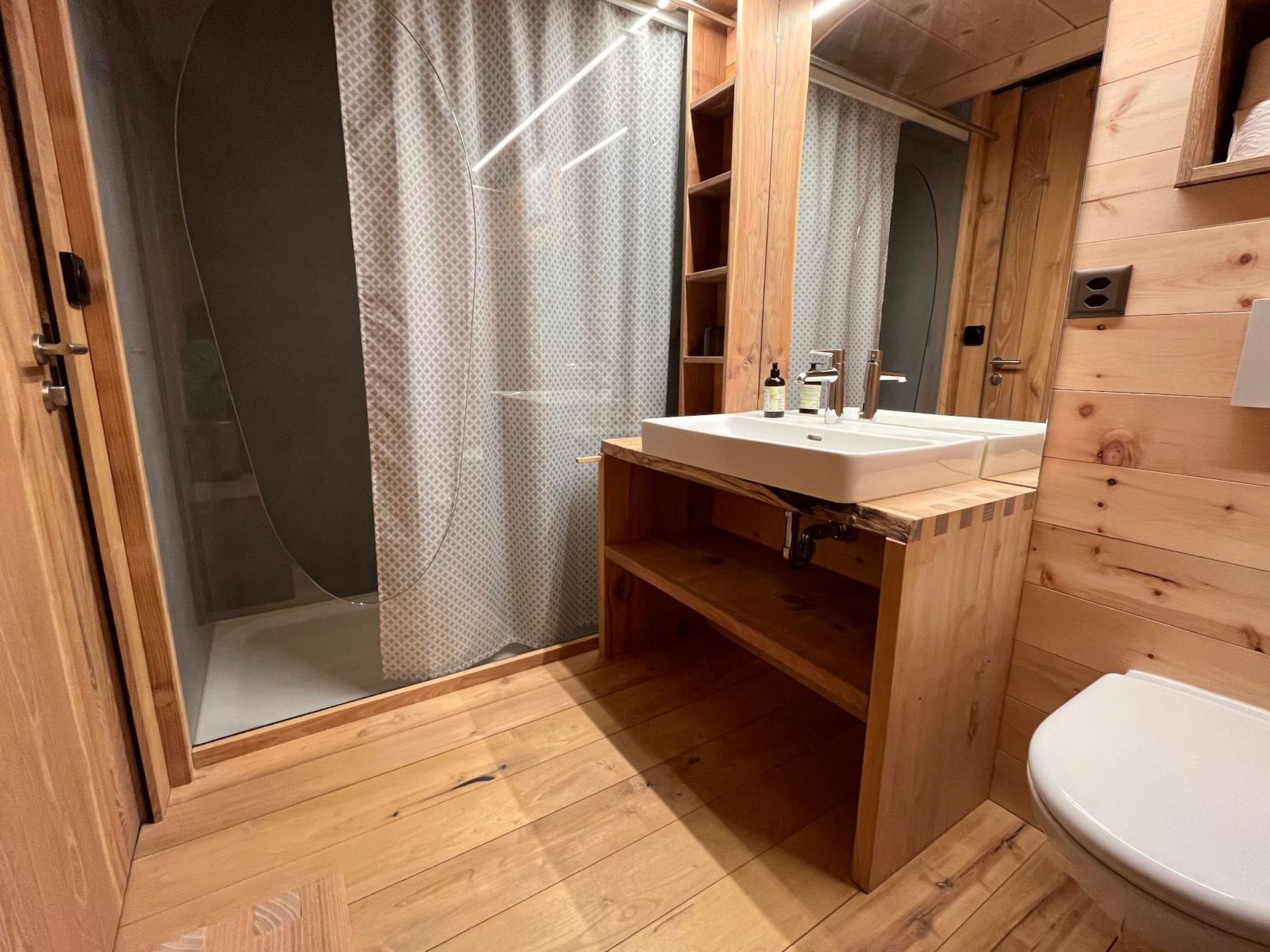 Appartement Ferienhaus Regan, Obersaxen-Valata, (Surcuolm), 38044B – Salle de bains, photo 9 sur 31