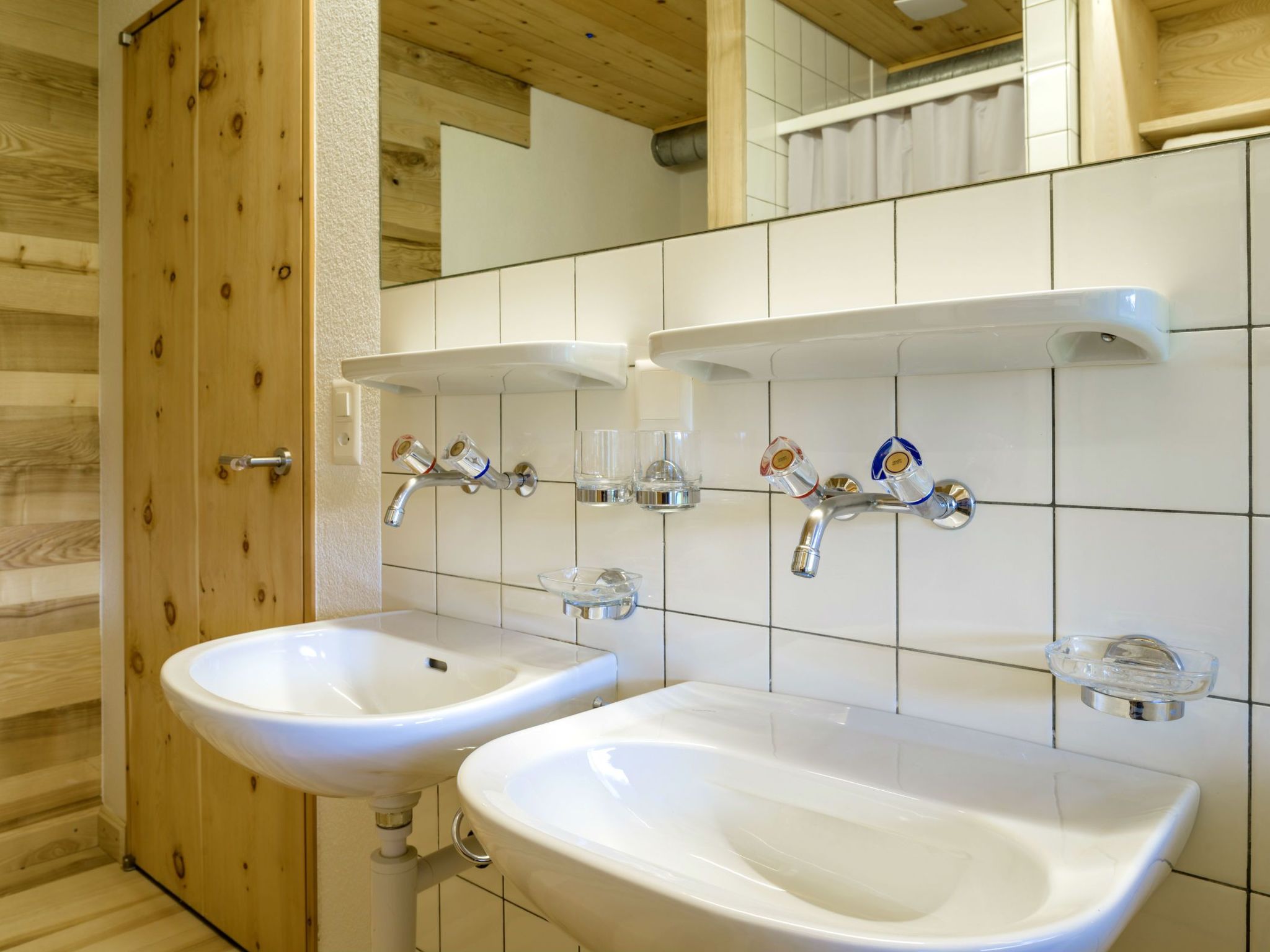 Appartement Ferienhaus Regan, Obersaxen-Valata, (Surcuolm), 38044B – Salle de bains, photo 8 sur 32